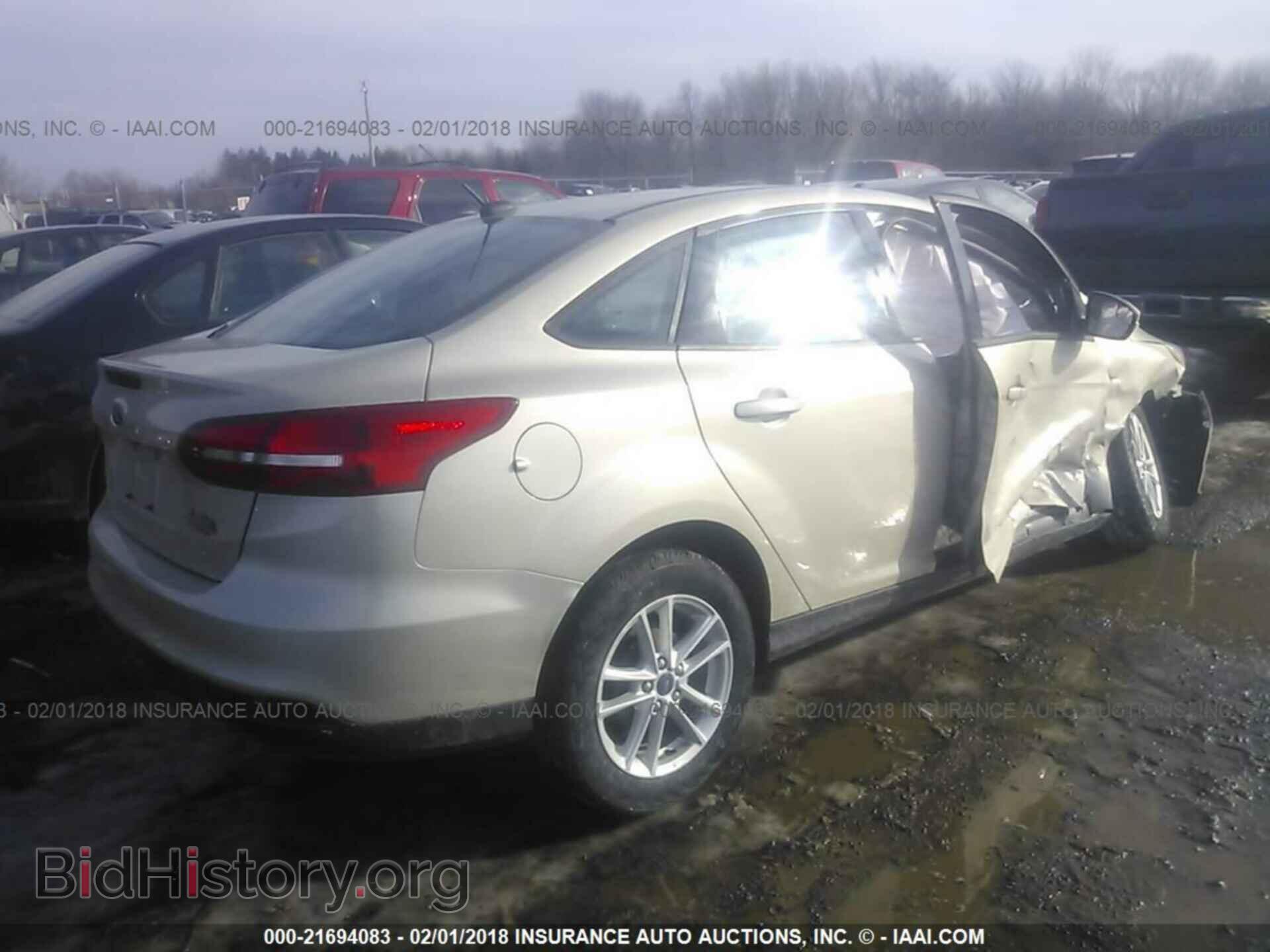 2017 Ford Focus - VIN: 1FADP3F25HL207796 - Photo 4