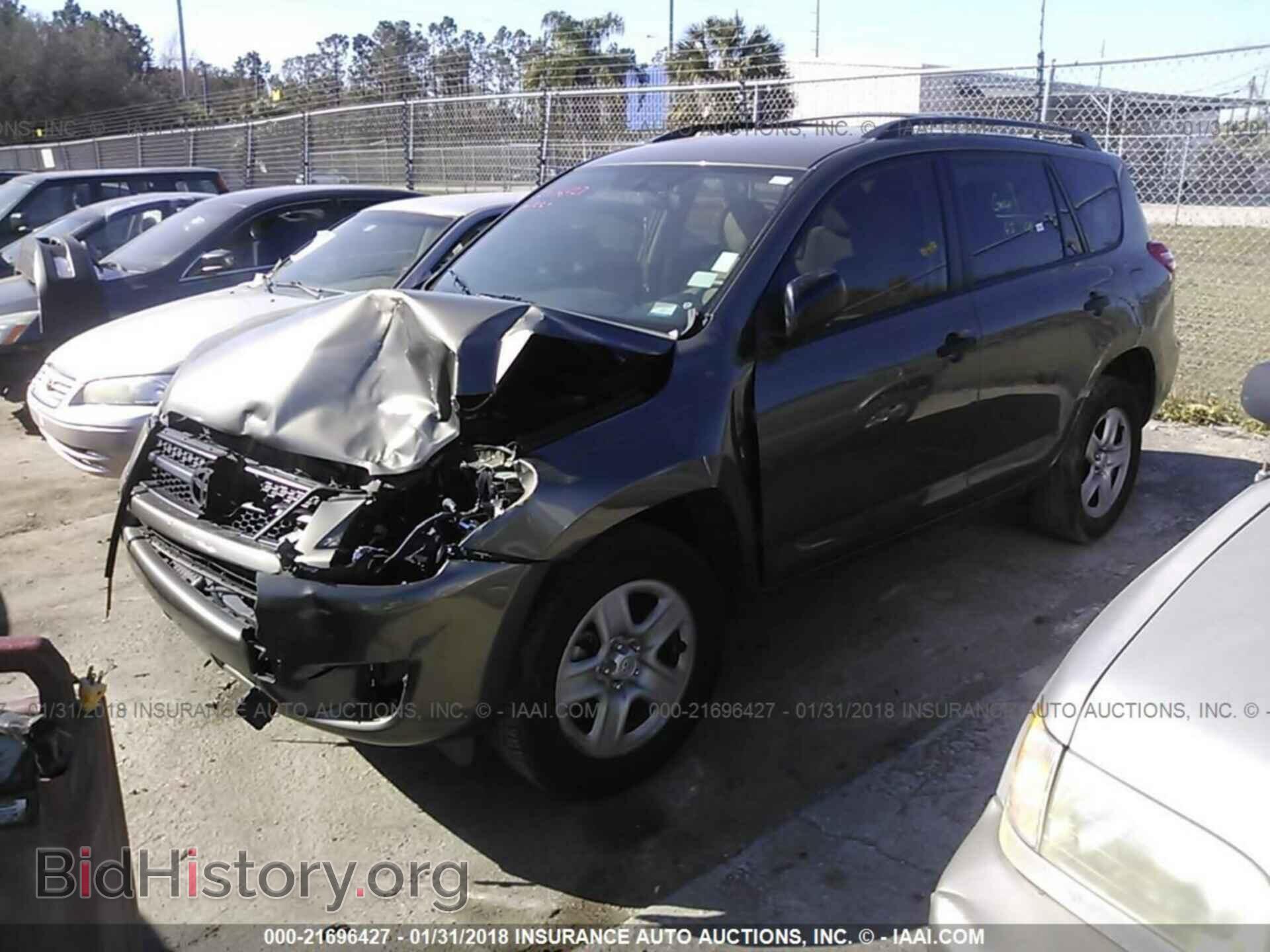 2011 Toyota Rav4 - VIN: 2T3KF4DV8BW090310 - Фото 2