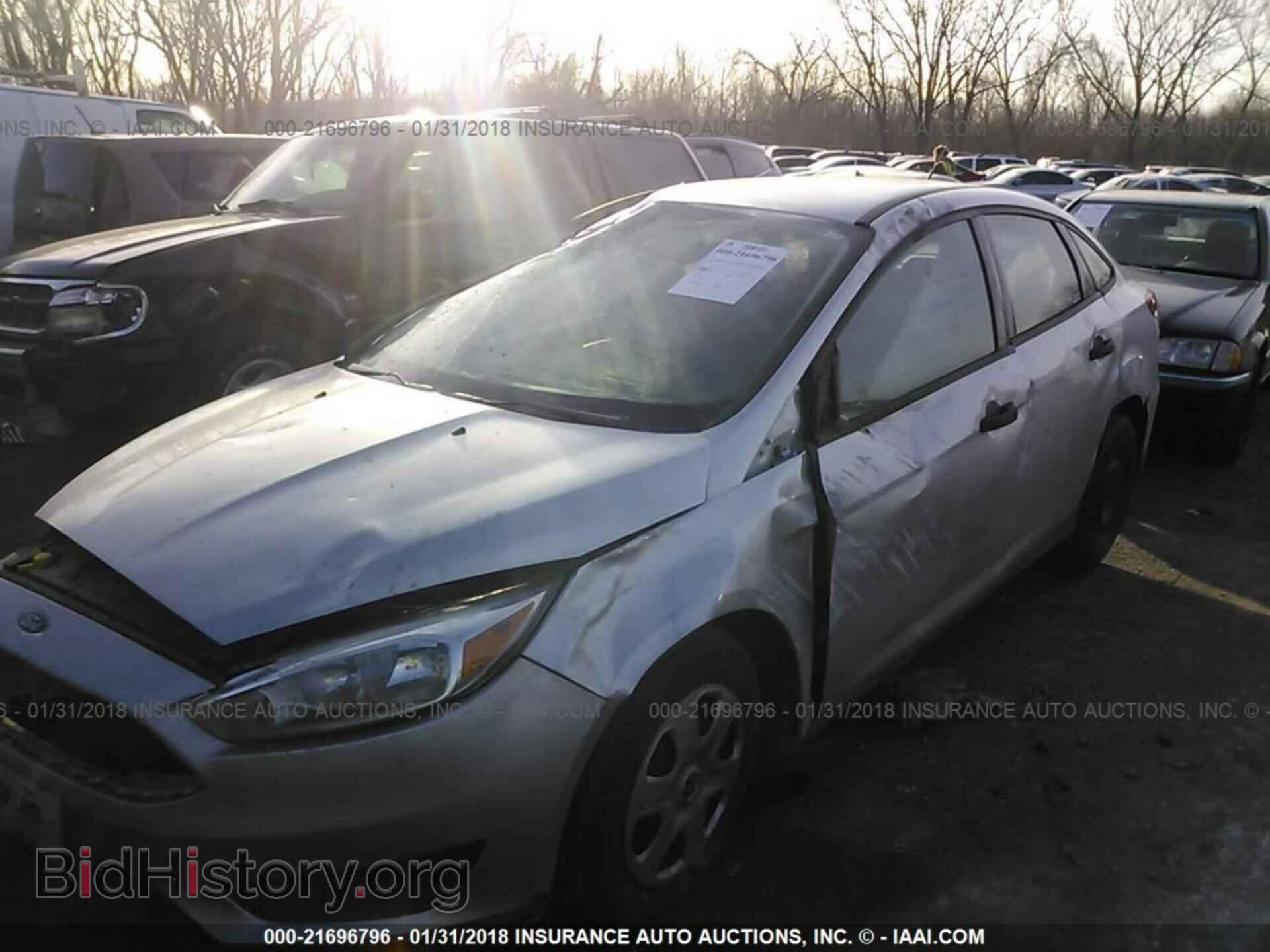2016 Ford Focus - VIN: 1FADP3E28GL212488 - Фото 2