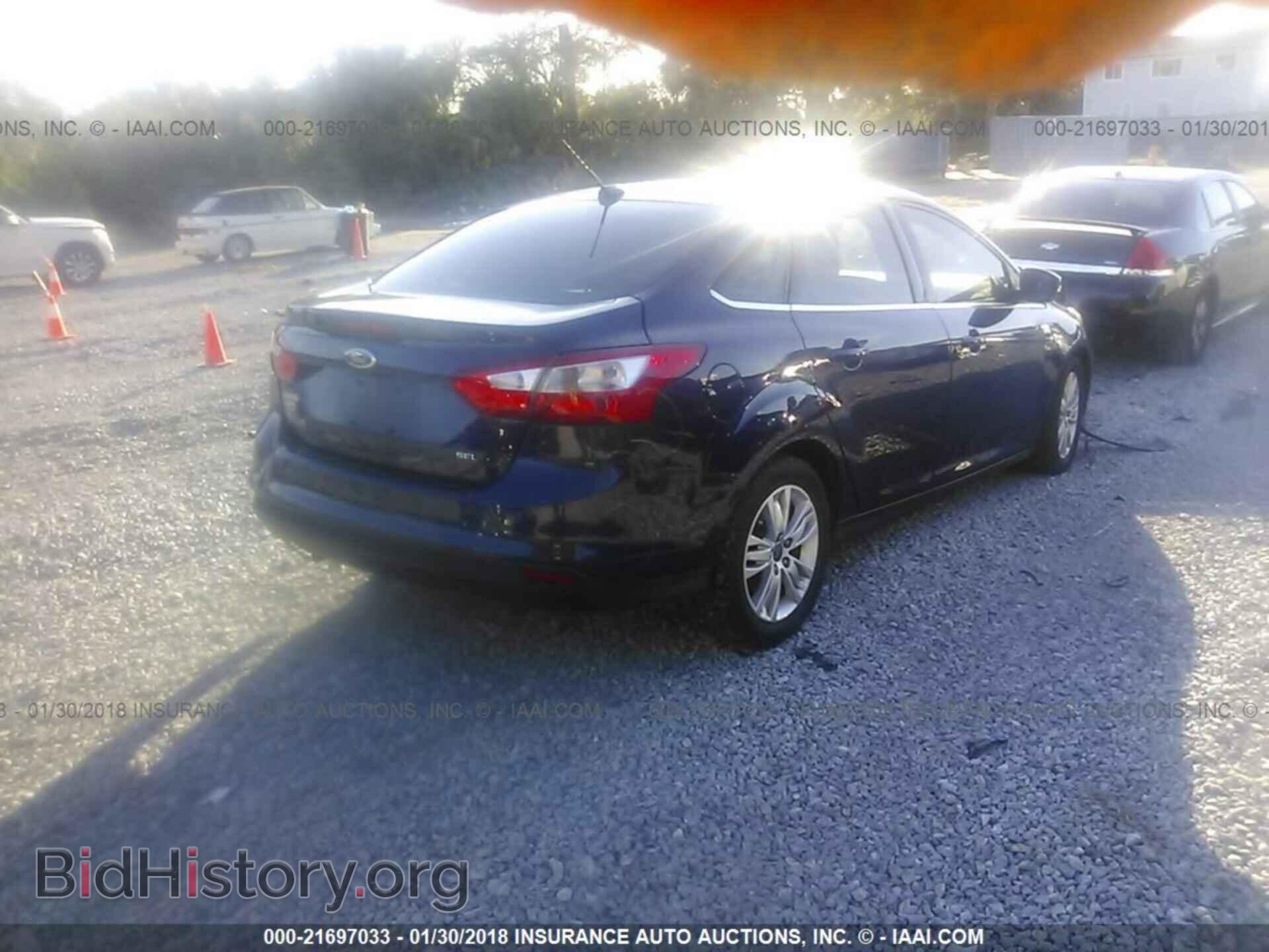 2012 Ford Focus - VIN: 1FAHP3H28CL108252 - Photo 4