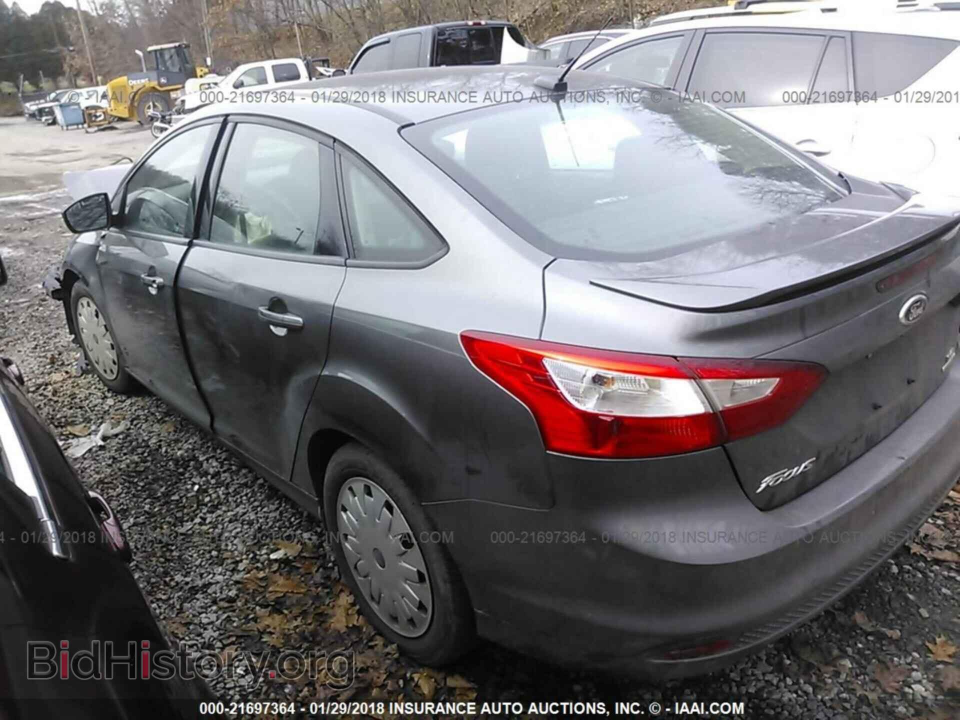 2012 Ford Focus - VIN: 1FAHP3F21CL434400 - Photo 3