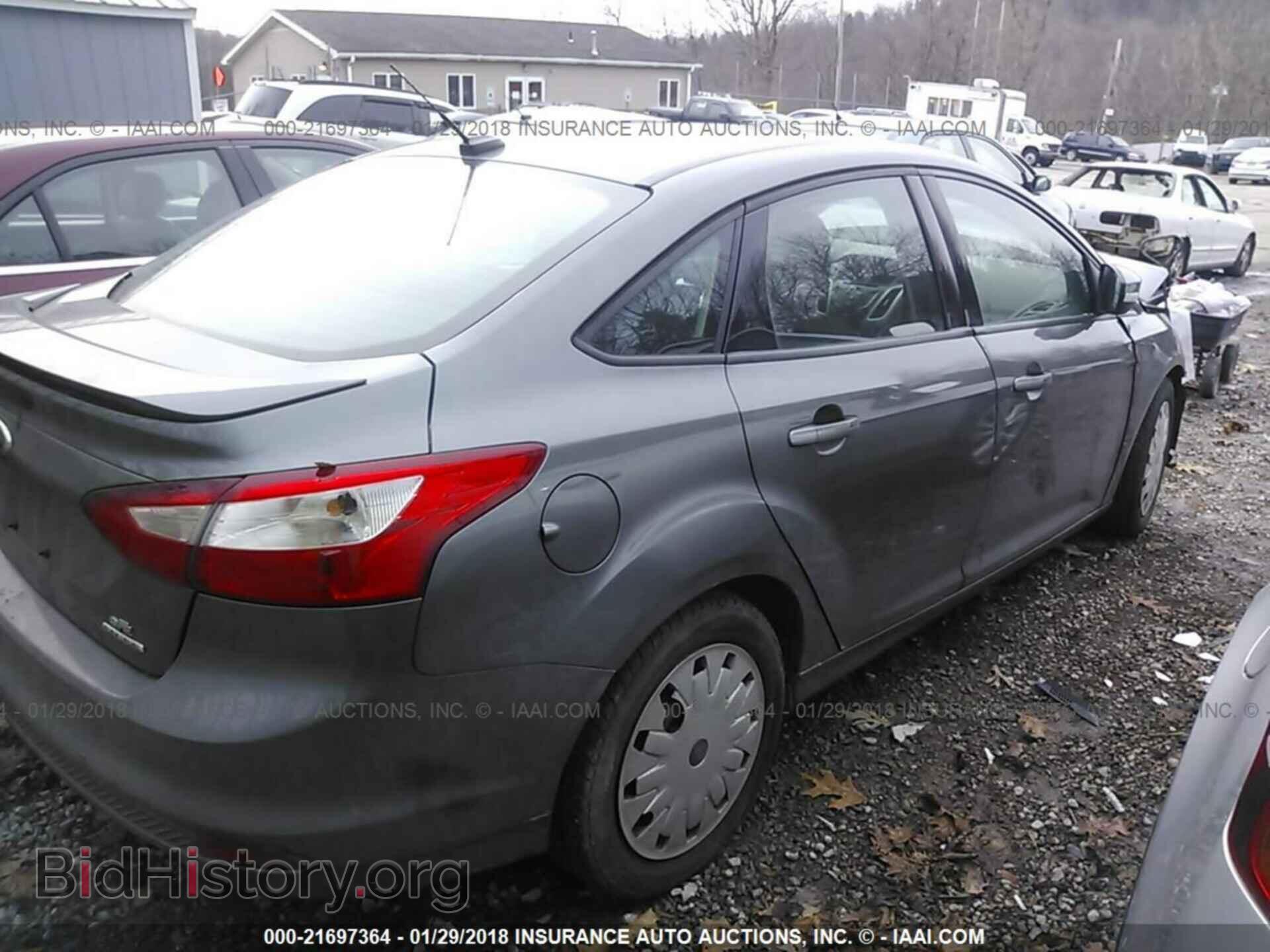 2012 Ford Focus - VIN: 1FAHP3F21CL434400 - Photo 4