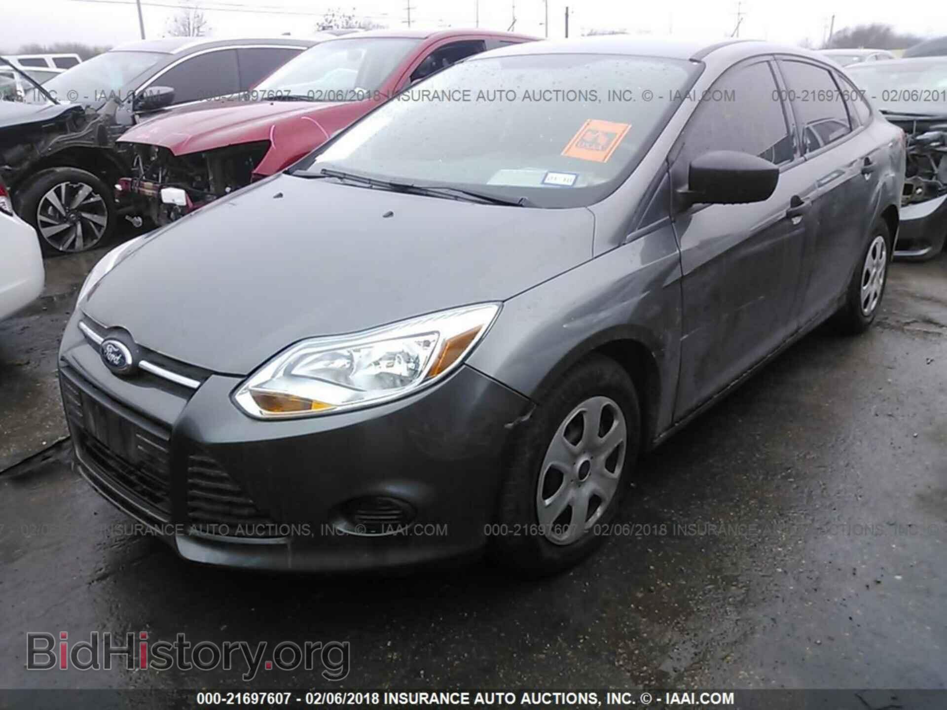 2013 Ford Focus - VIN: 1FADP3E23DL251016 - Фото 2