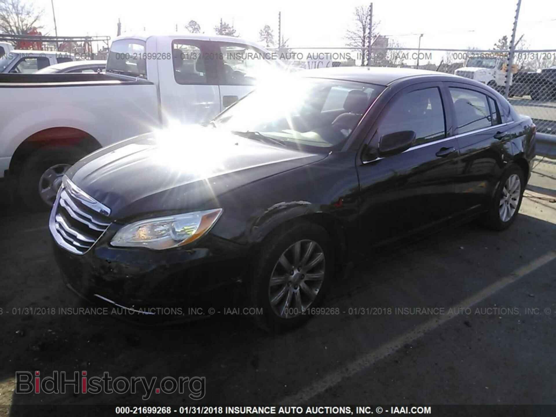 2013 Chrysler 200 - VIN: 1C3CCBBB8DN764044 - Фото 2