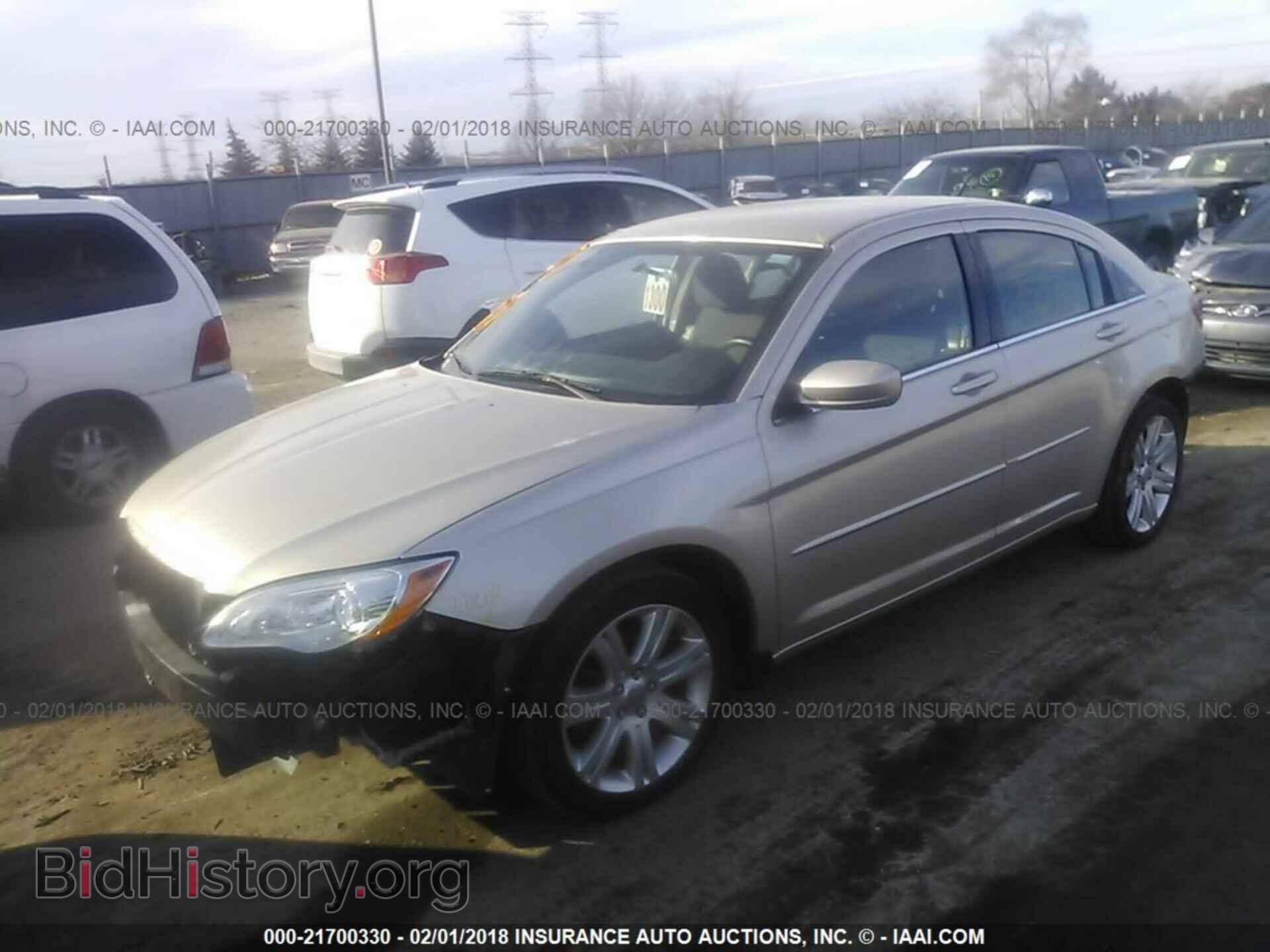 2013 Chrysler 200 - VIN: 1C3CCBBB7DN656207 - Photo 2