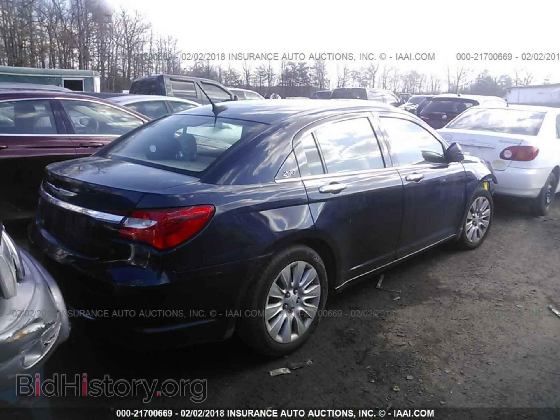 2014 Chrysler 200 - VIN: 1C3CCBAB3EN121720 - Фото 4