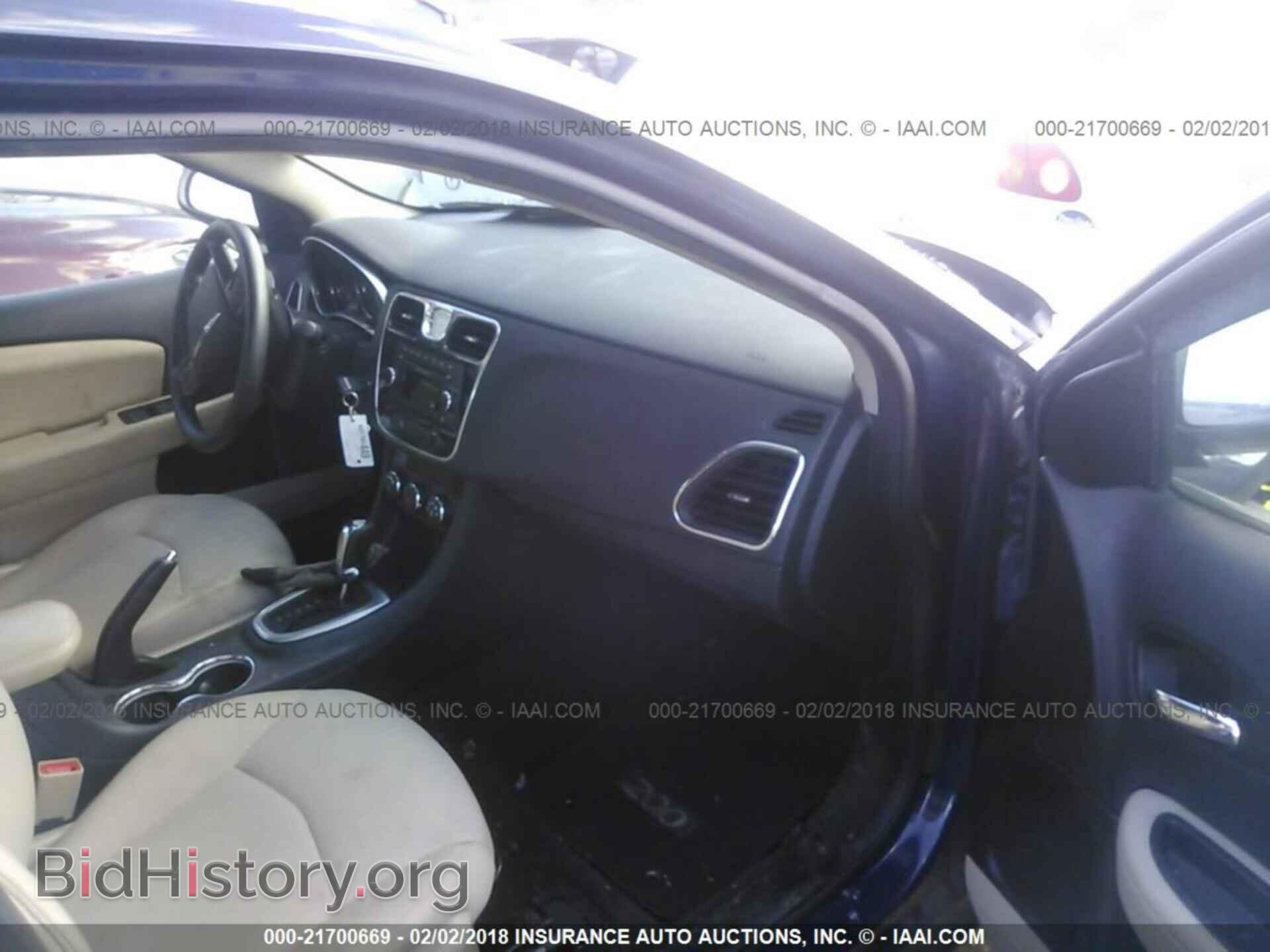 2014 Chrysler 200 - VIN: 1C3CCBAB3EN121720 - Фото 5