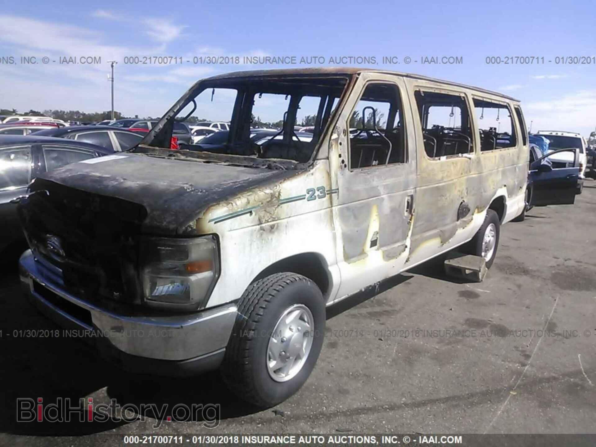 2011 Ford Econoline - VIN: 1FBSS3BL9BDA28486 - Фото 2