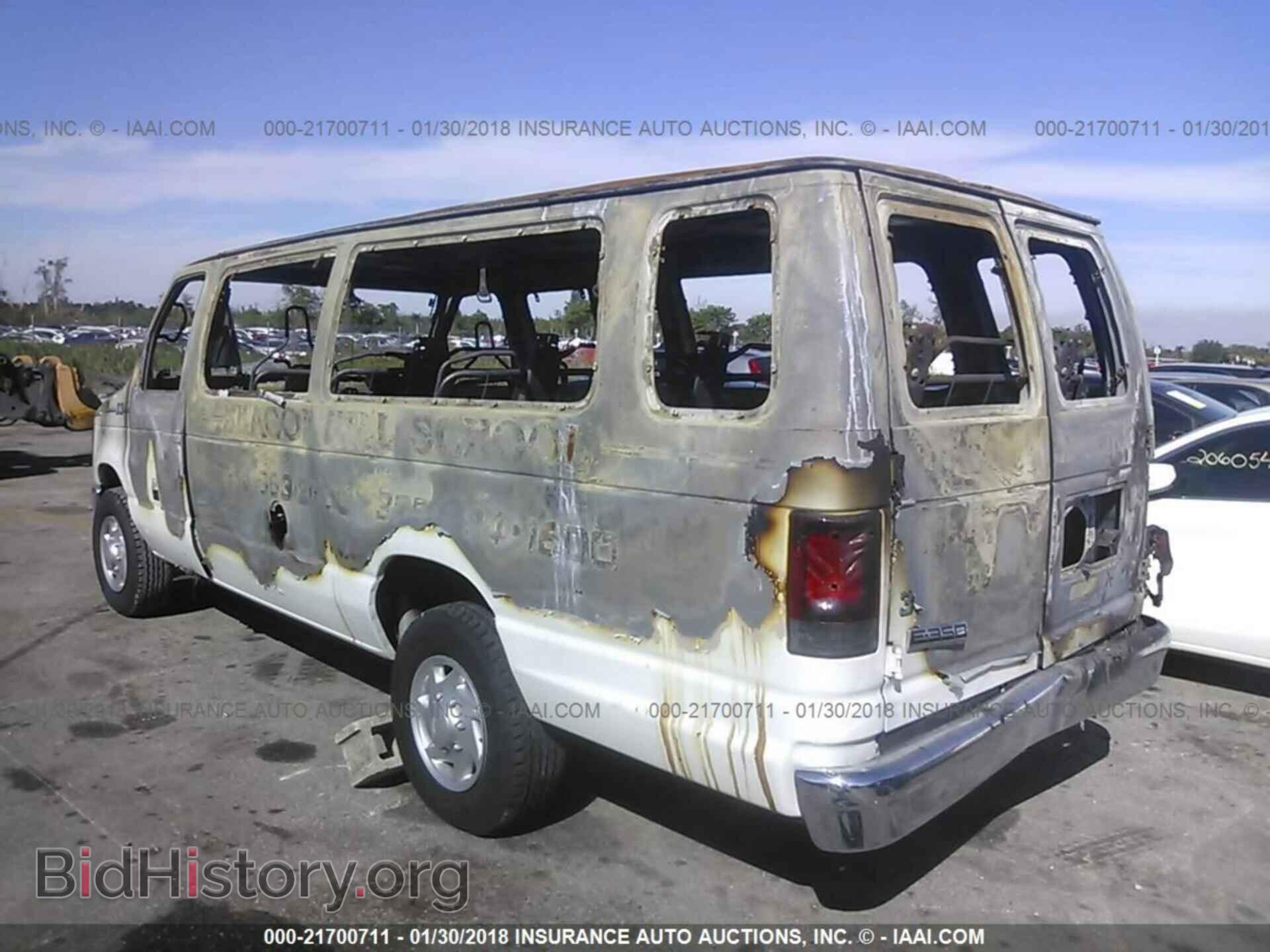 2011 Ford Econoline - VIN: 1FBSS3BL9BDA28486 - Фото 3