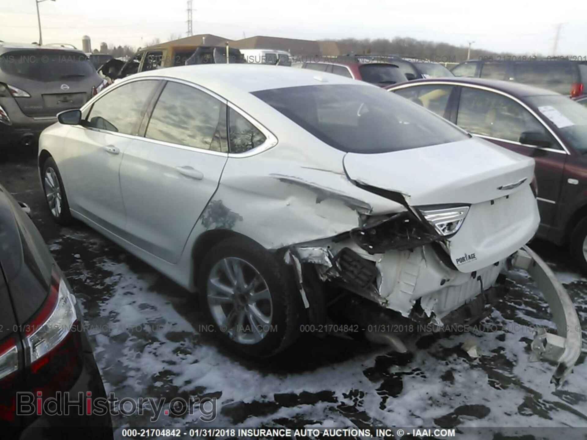 2015 Chrysler 200 - VIN: 1C3CCCABXFN688742 - Photo 3