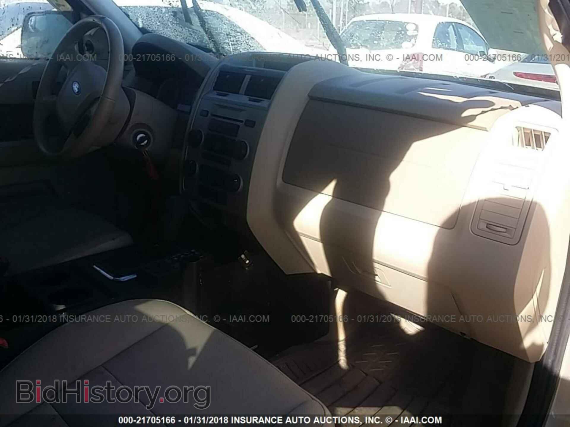 2011 Ford Escape - VIN: 1FMCU0D76BKC16169 - Photo 5
