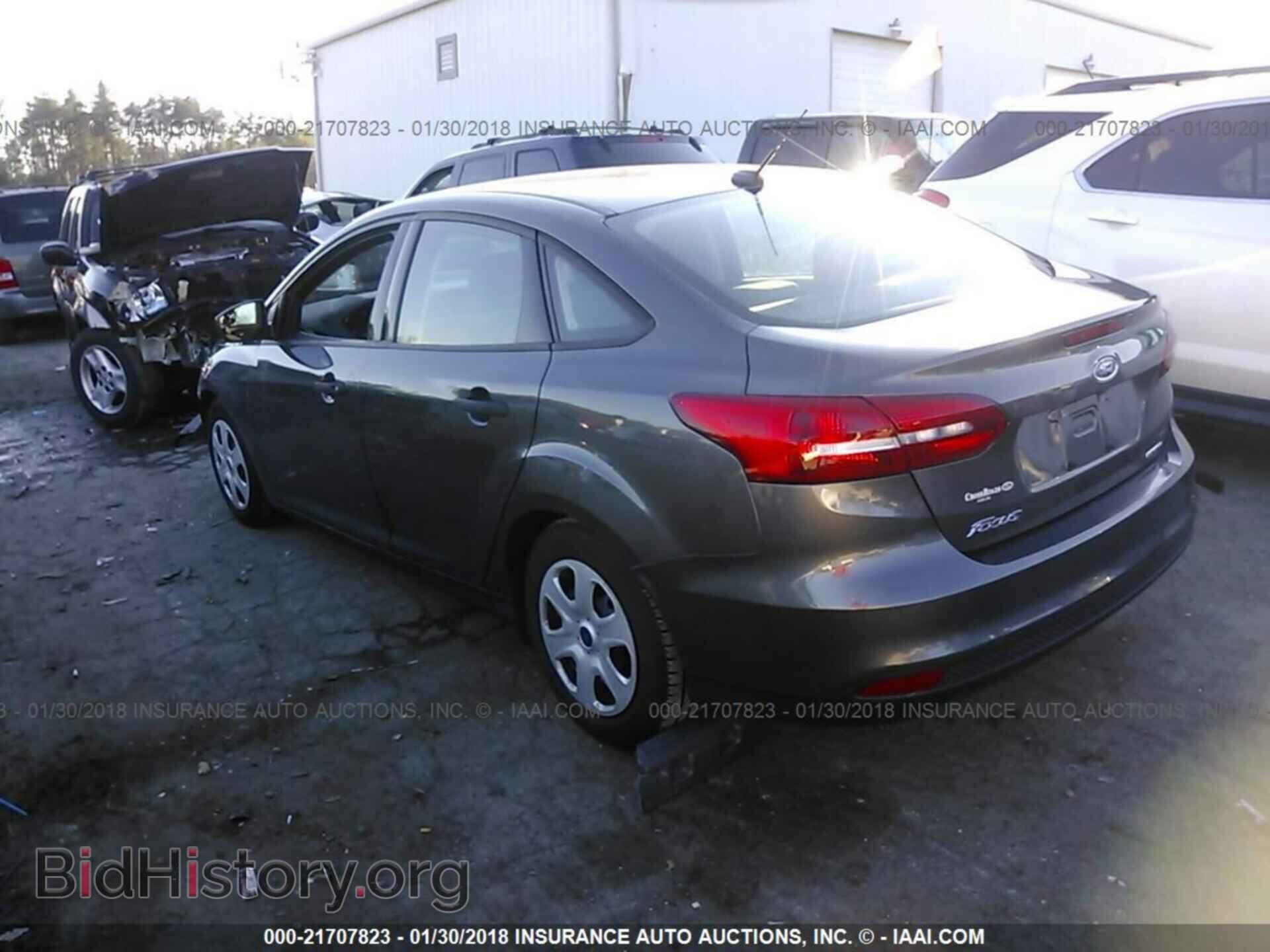 2016 Ford Focus - VIN: 1FADP3E22GL266112 - Photo 3