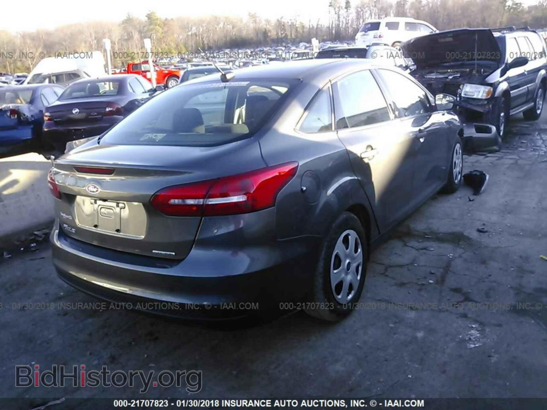 2016 Ford Focus - VIN: 1FADP3E22GL266112 - Photo 4