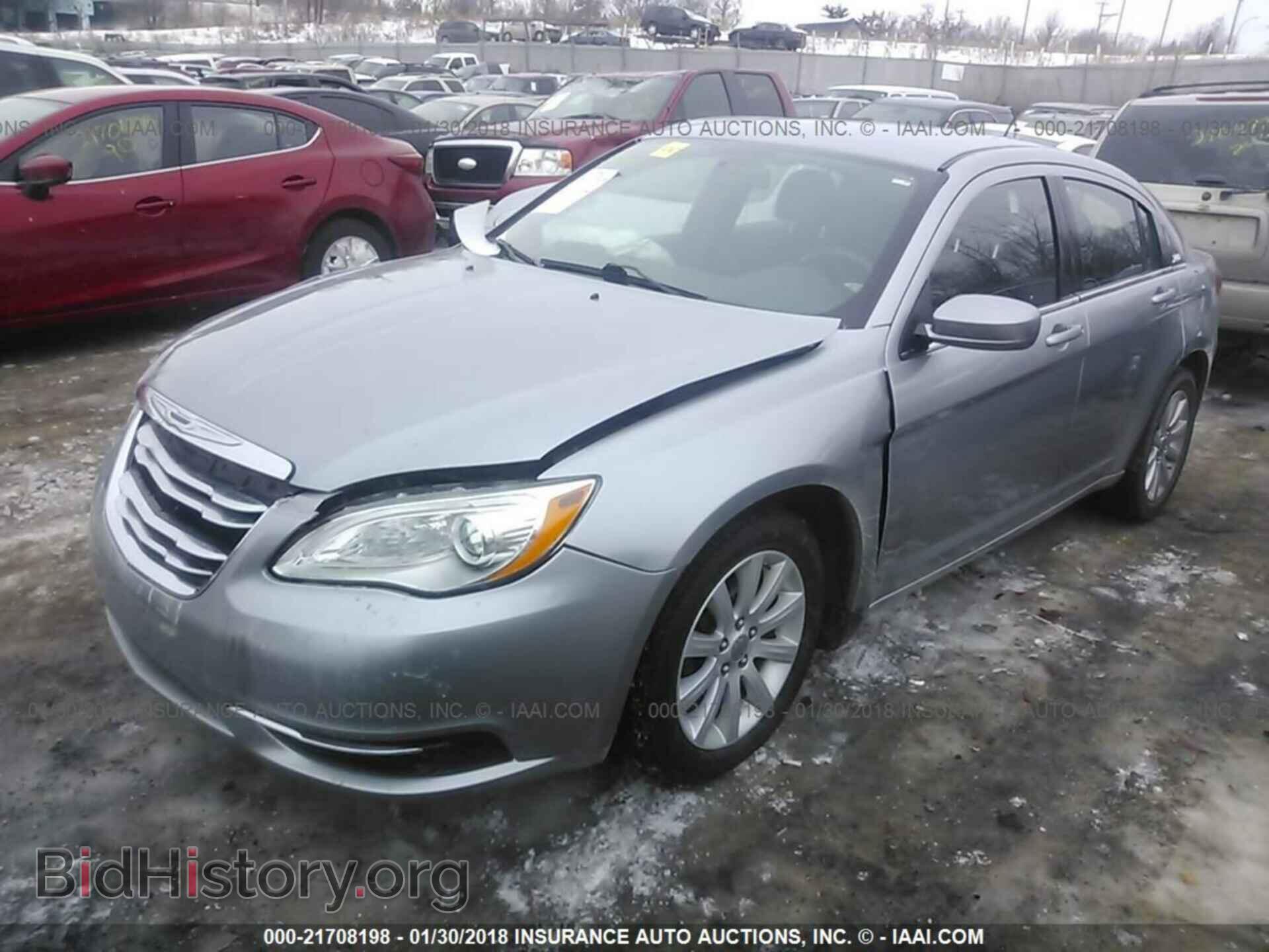 2014 Chrysler 200 - VIN: 1C3CCBBG9EN114877 - Фото 2
