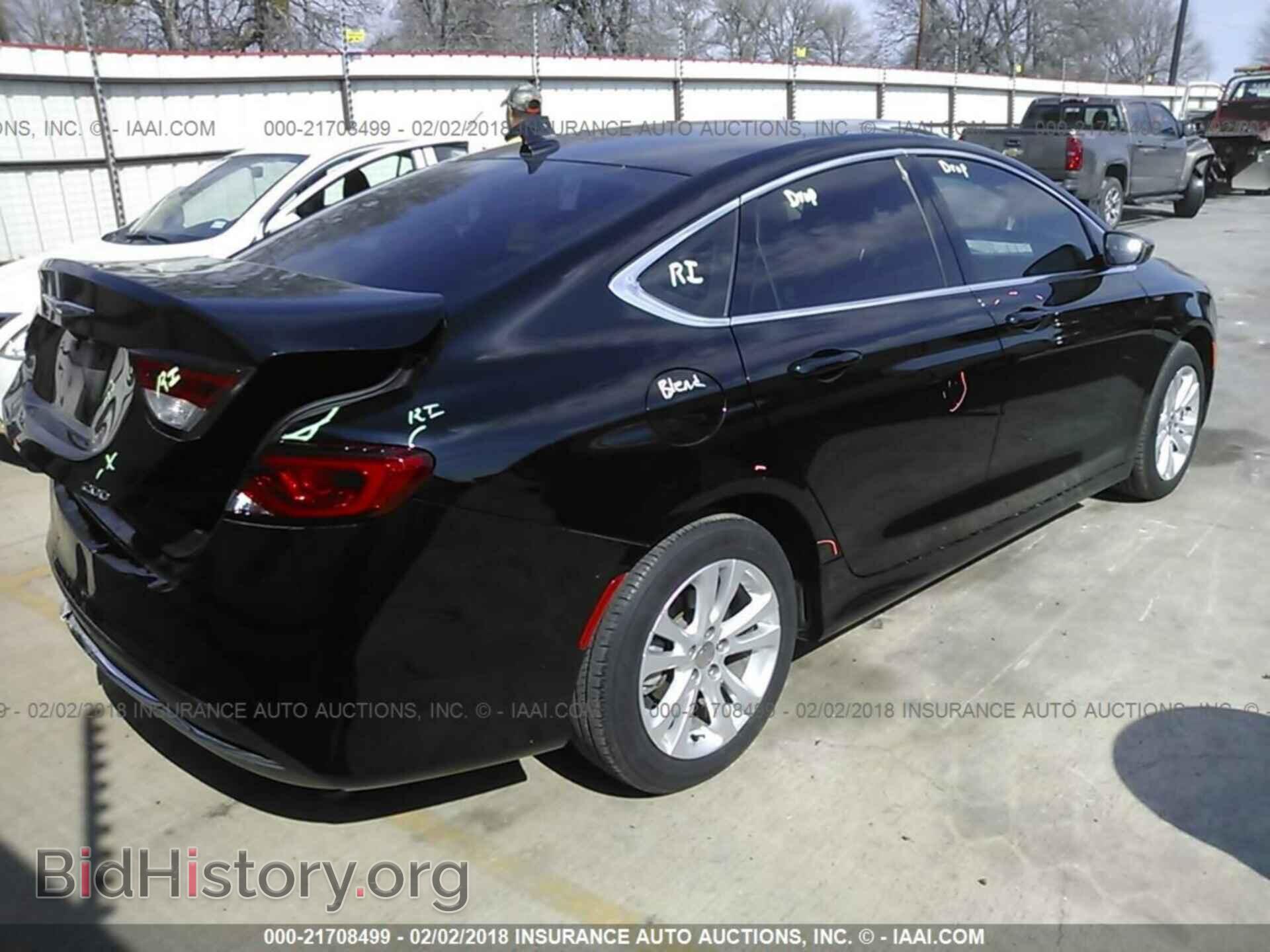 2015 Chrysler 200 - VIN: 1C3CCCABXFN748082 - Photo 4