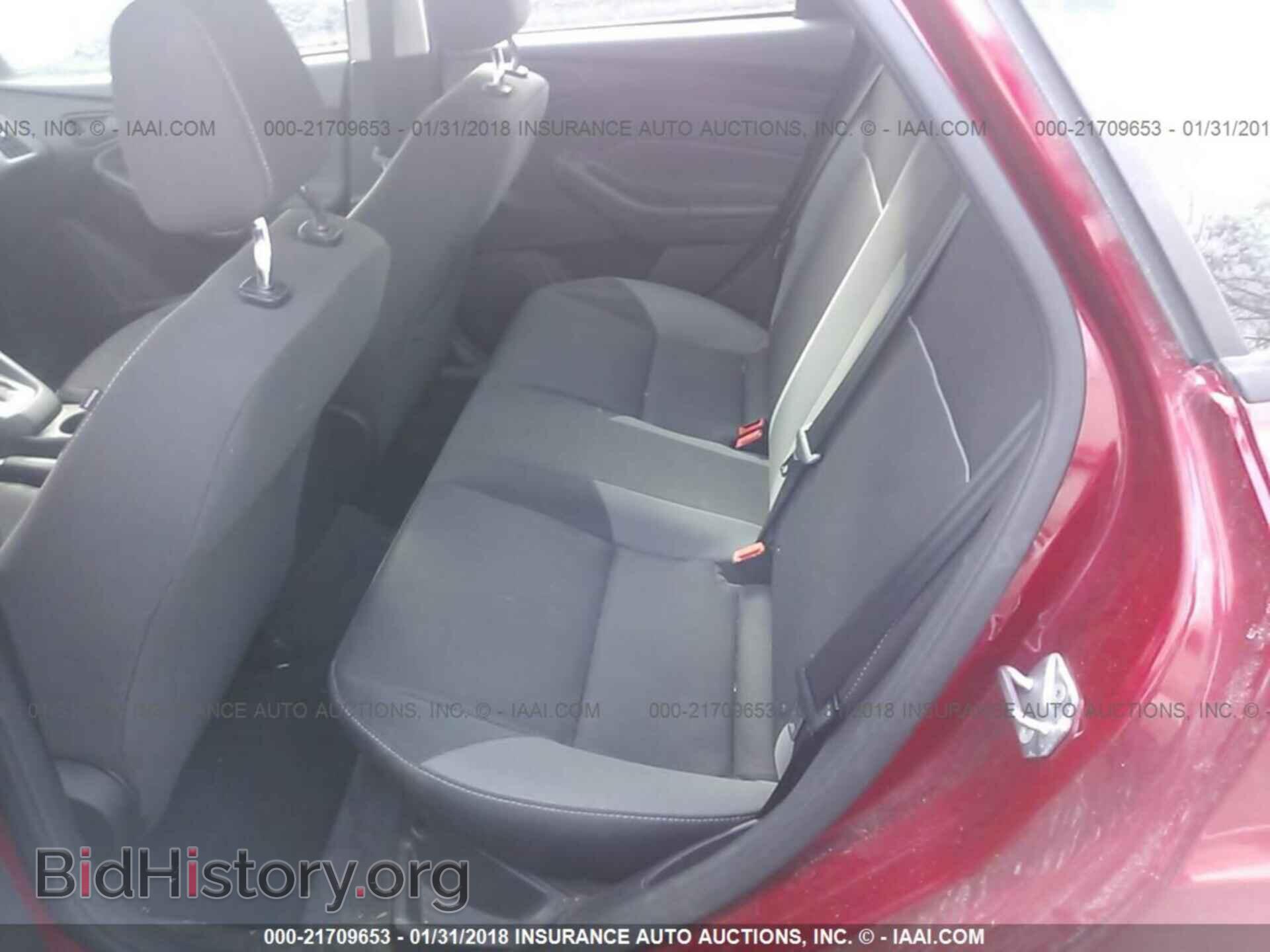 2012 Ford Focus - VIN: 1FAHP3F2XCL304261 - Photo 8