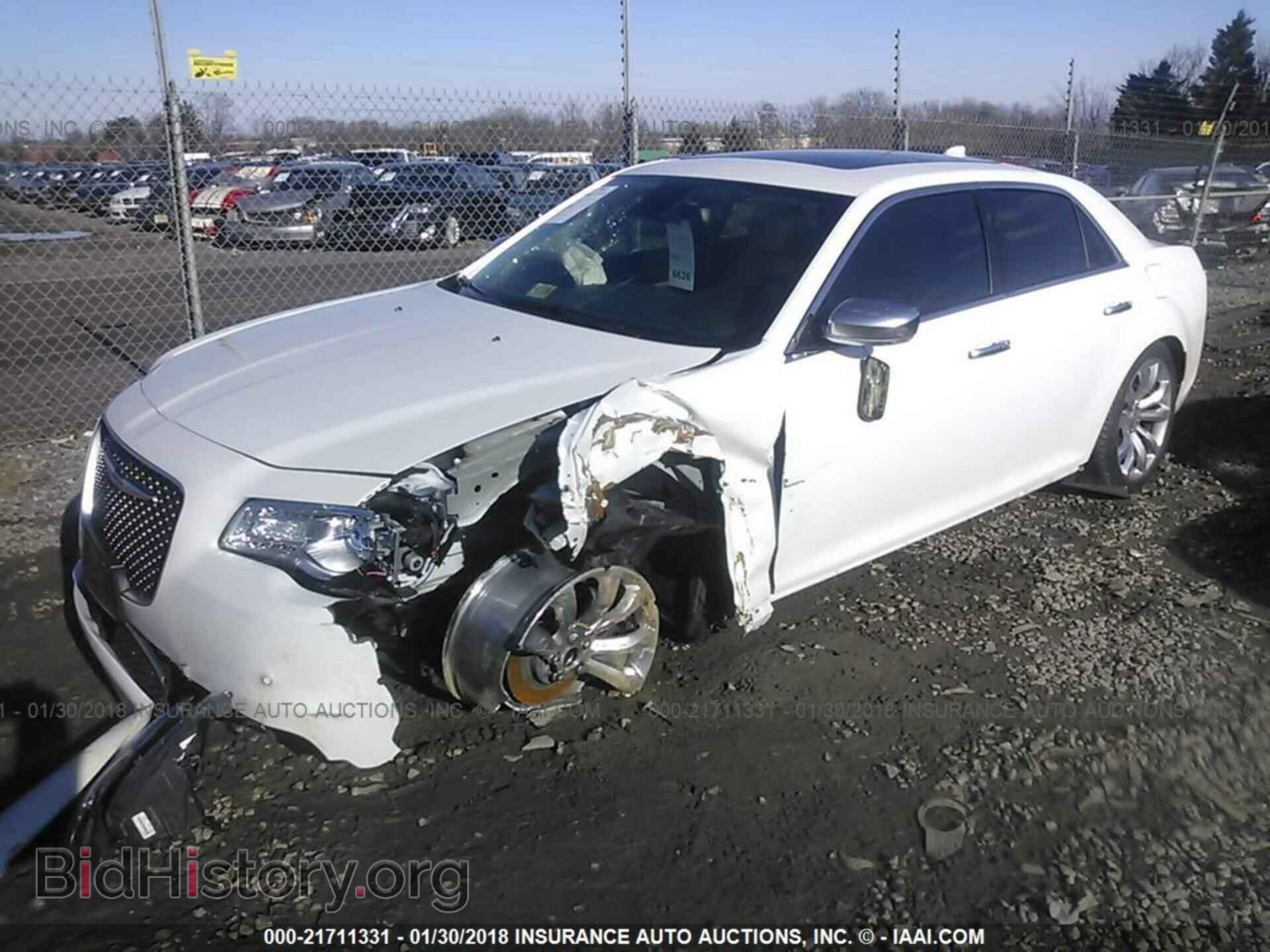 2015 Chrysler 300c - VIN: 2C3CCAPG2FH921660 - Фото 2