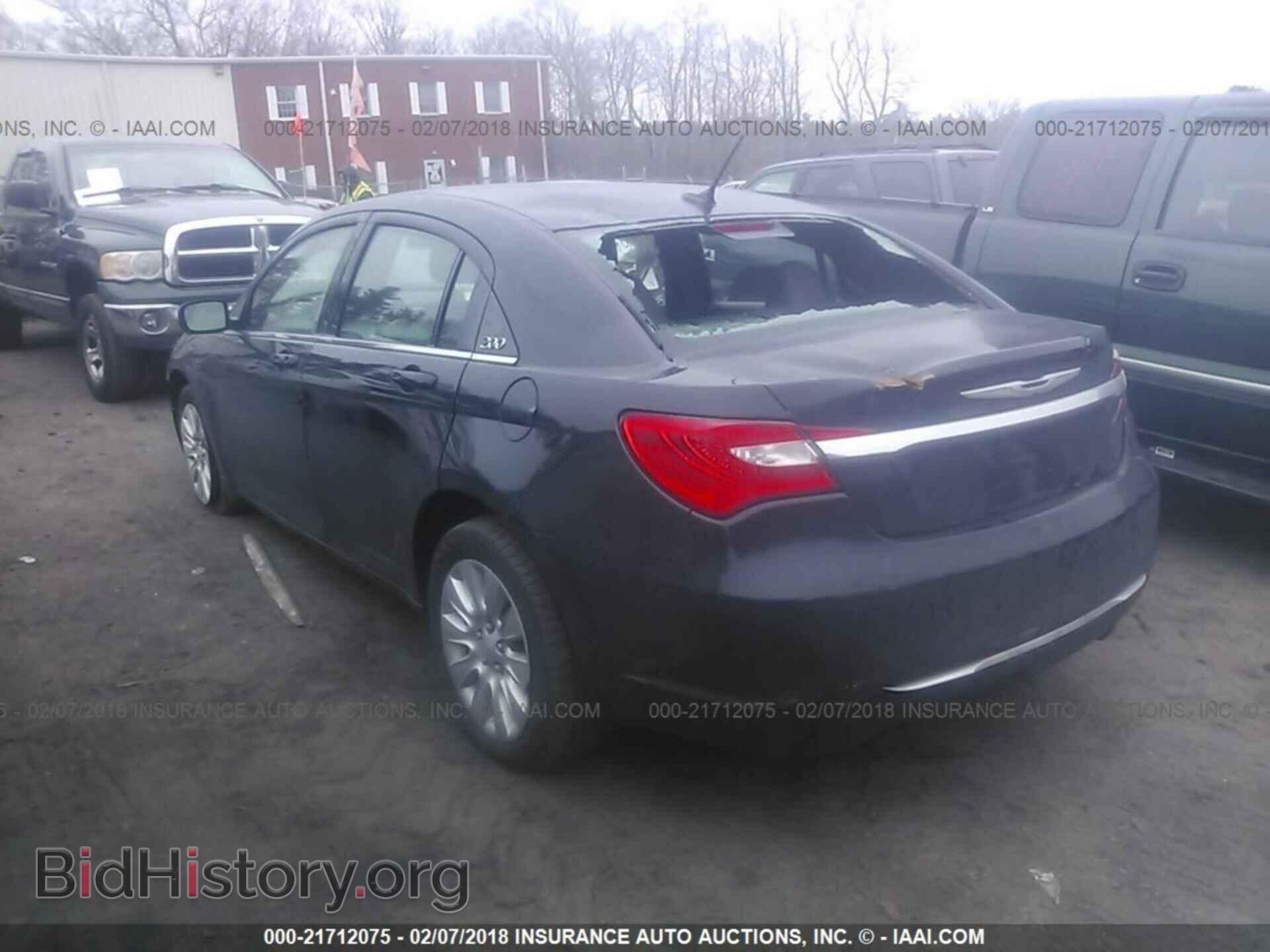 2013 Chrysler 200 - VIN: 1C3CCBABXDN735582 - Photo 3