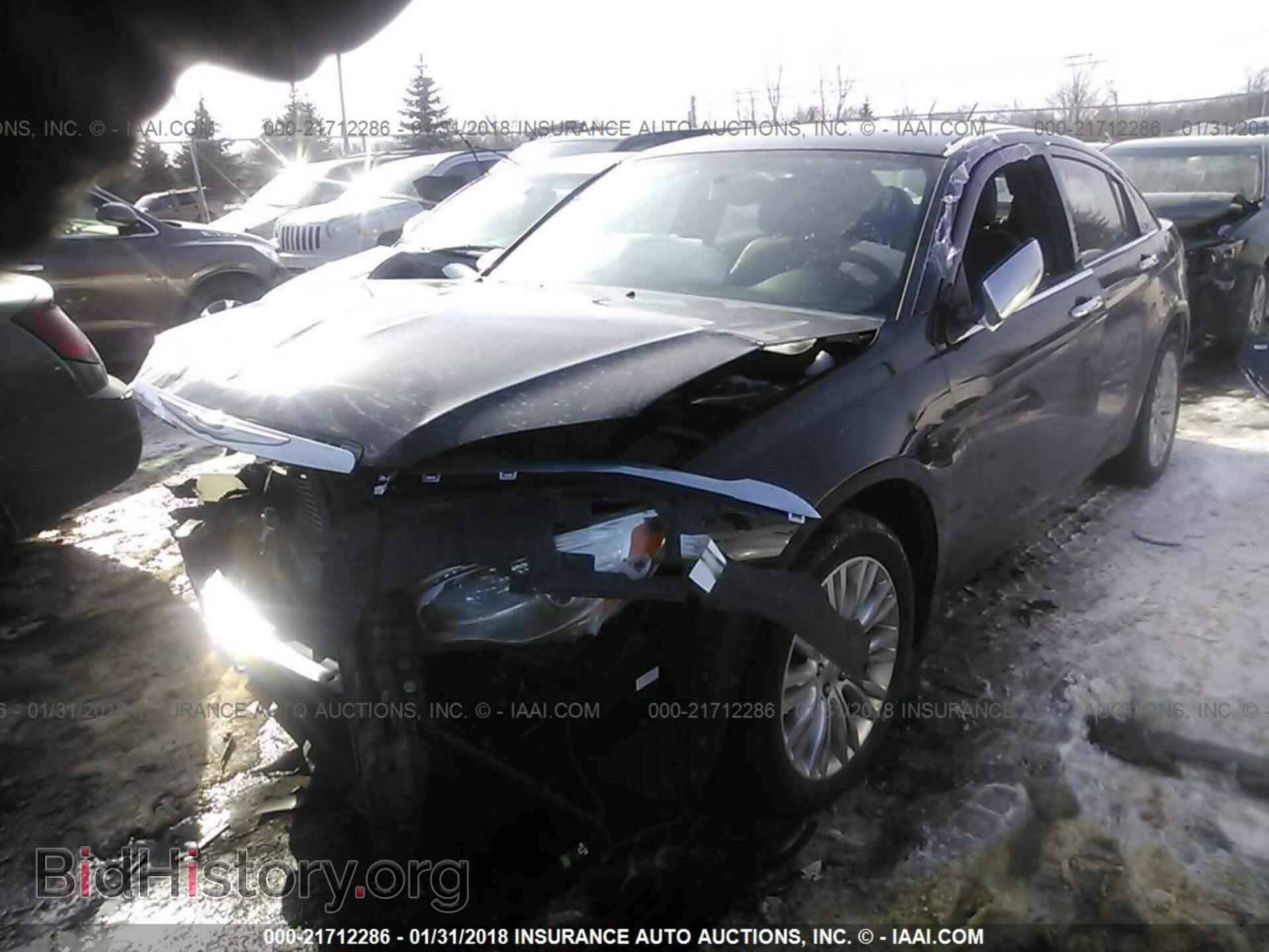 2011 Chrysler 200 - VIN: 1C3BC2FB6BN597170 - Фото 2
