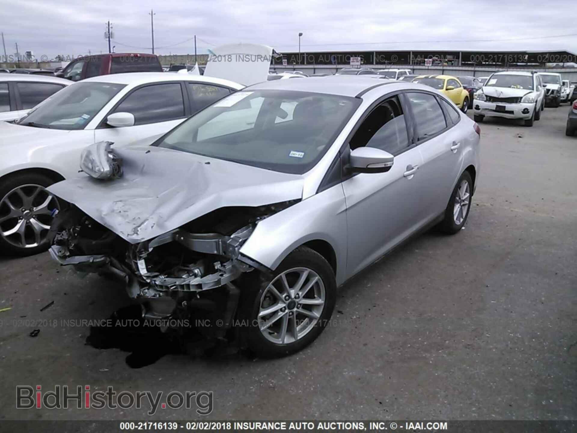 2016 Ford Focus - VIN: 1FADP3F24GL337907 - Фото 2