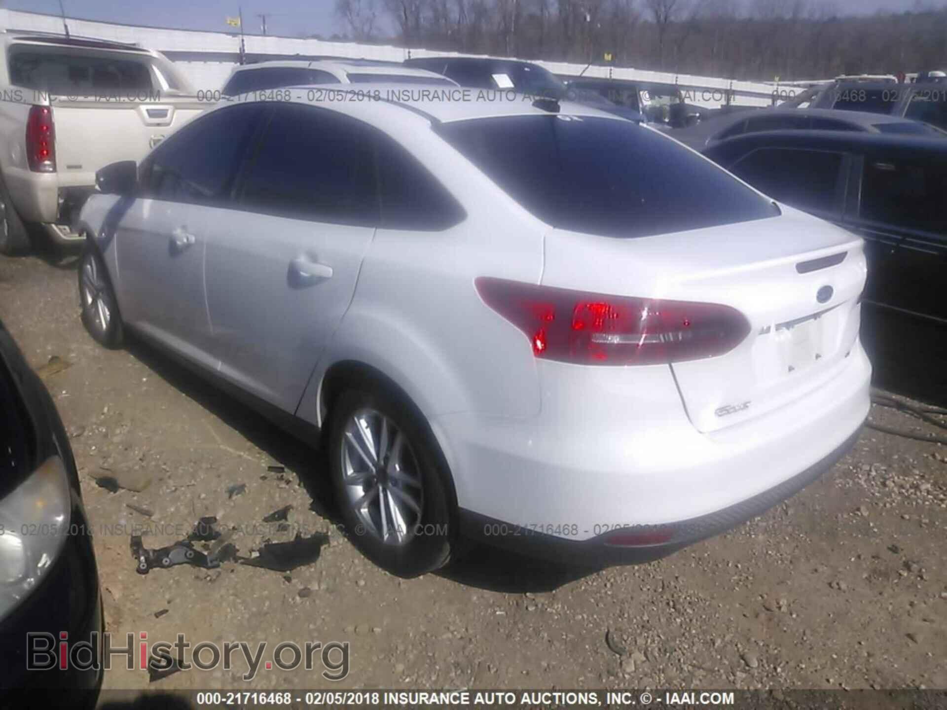 2017 Ford Focus - VIN: 1FADP3F29HL208384 - Фото 3