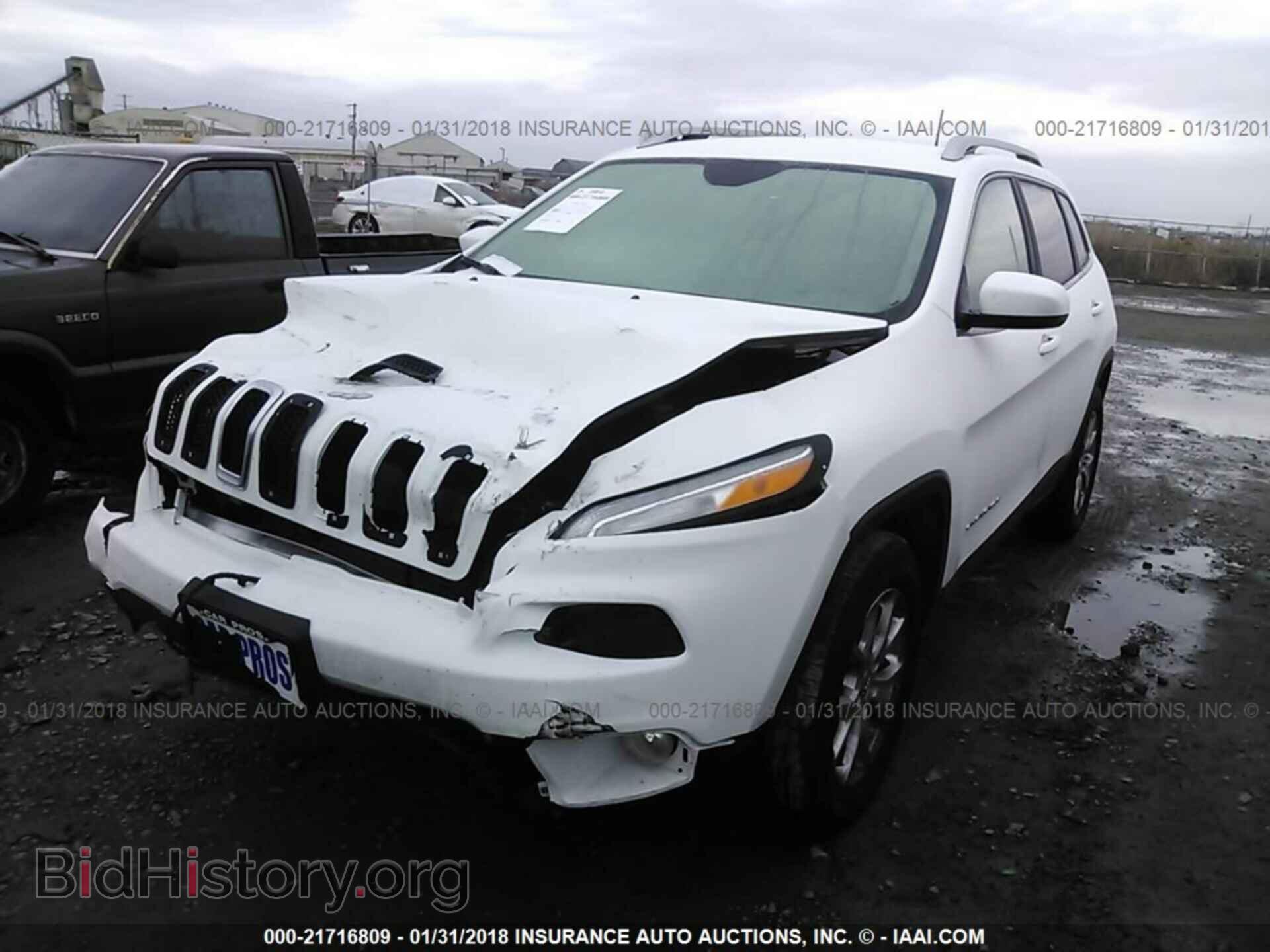 2017 Jeep Cherokee - VIN: 1C4PJMCS8HW587489 - Photo 2