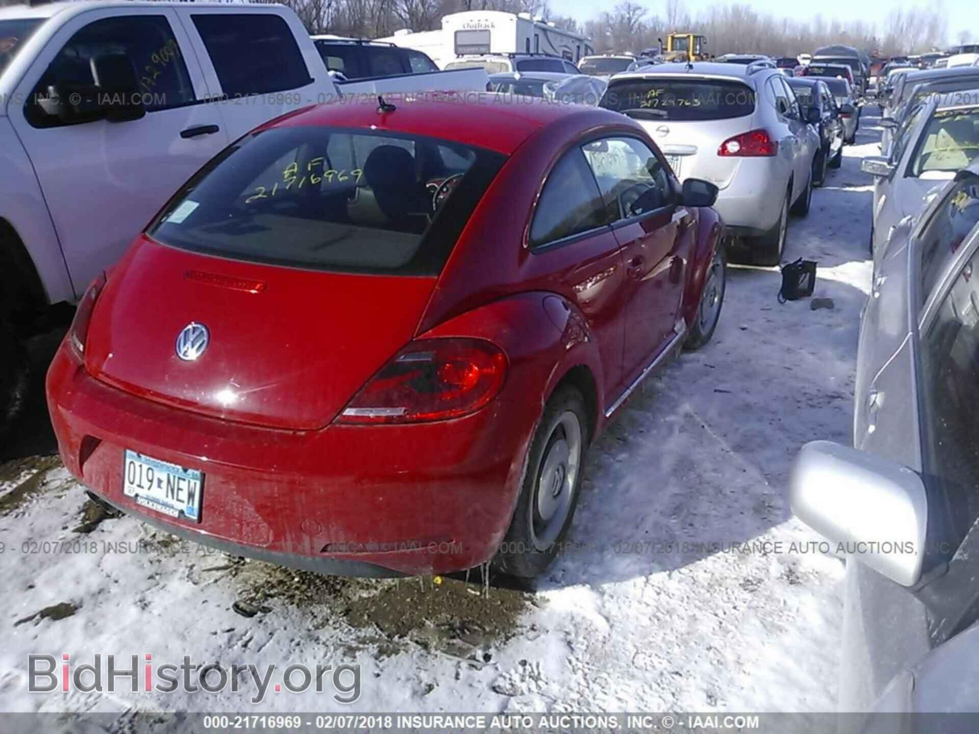 2012 Volkswagen Beetle - VIN: 3VWJP7AT0CM606625 - Фото 4