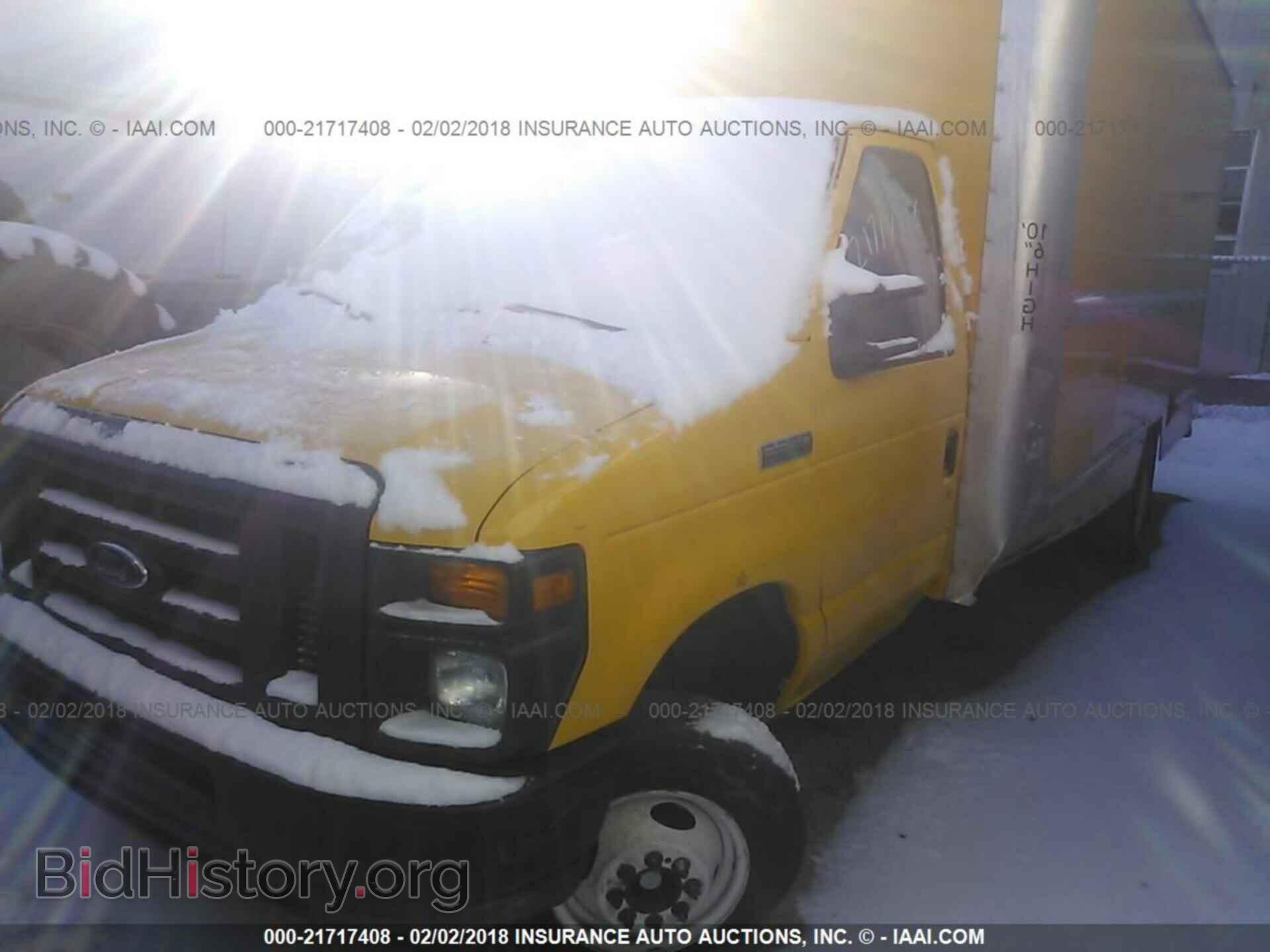 2015 Ford Econoline - VIN: 1FDWE3FS7FDA22855 - Фото 2