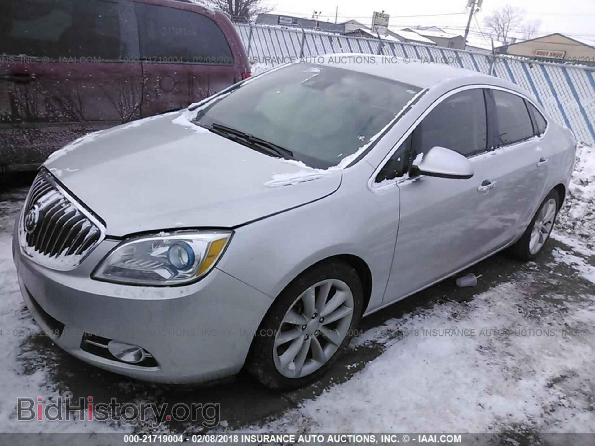 2014 Buick Verano - VIN: 1G4PS5SK4E4171639 - Photo 2