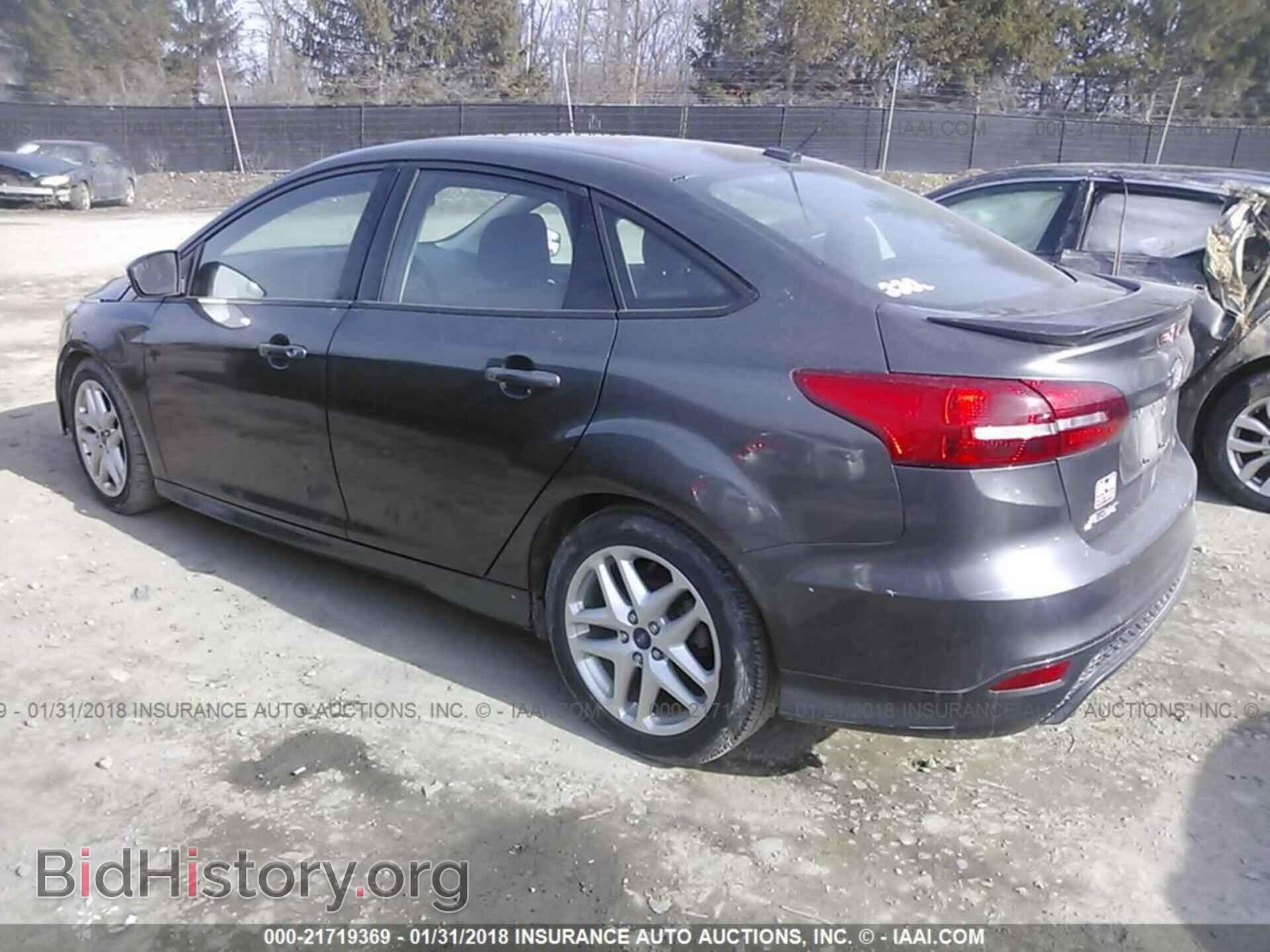 2015 Ford Focus - VIN: 1FADP3F2XFL353303 - Photo 3