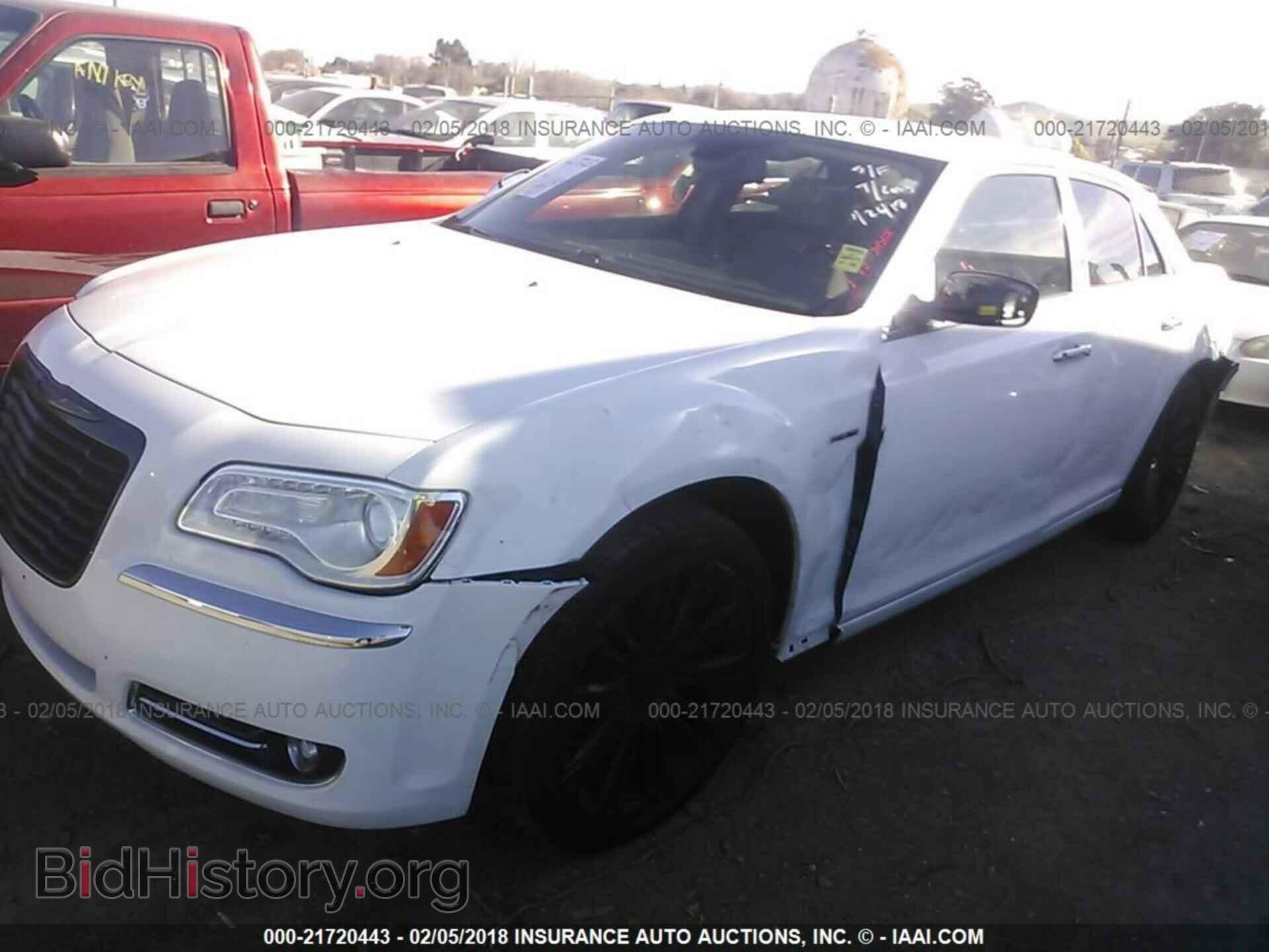 2011 Chrysler 300c - VIN: 2C3CA6CTXBH580329 - Фото 2