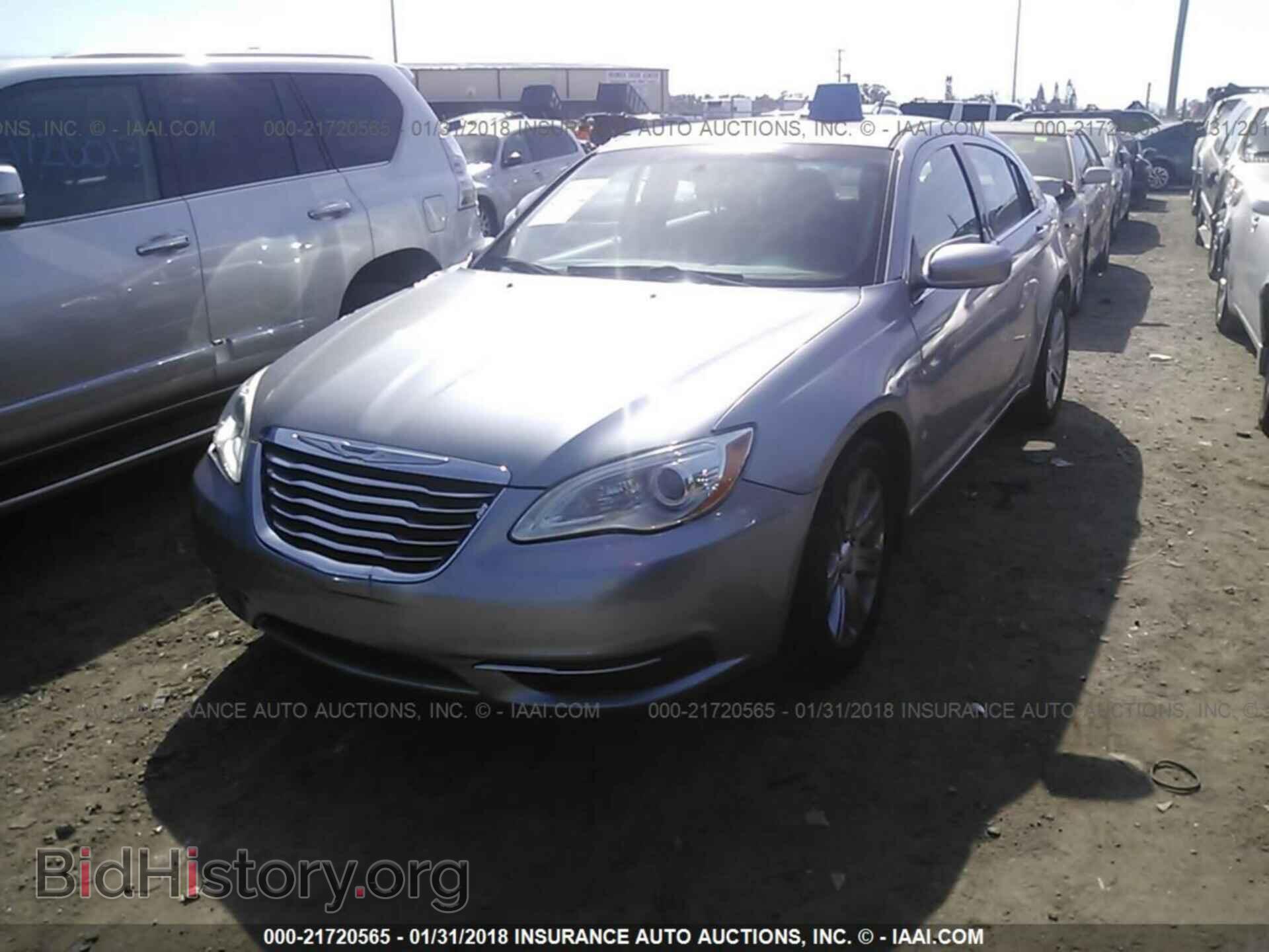 2013 Chrysler 200 - VIN: 1C3CCBBB1DN695939 - Фото 2