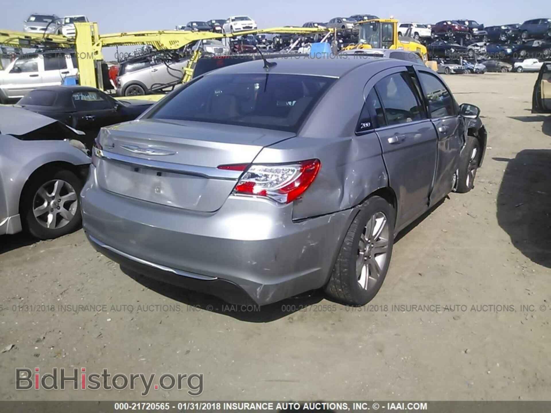 2013 Chrysler 200 - VIN: 1C3CCBBB1DN695939 - Фото 4