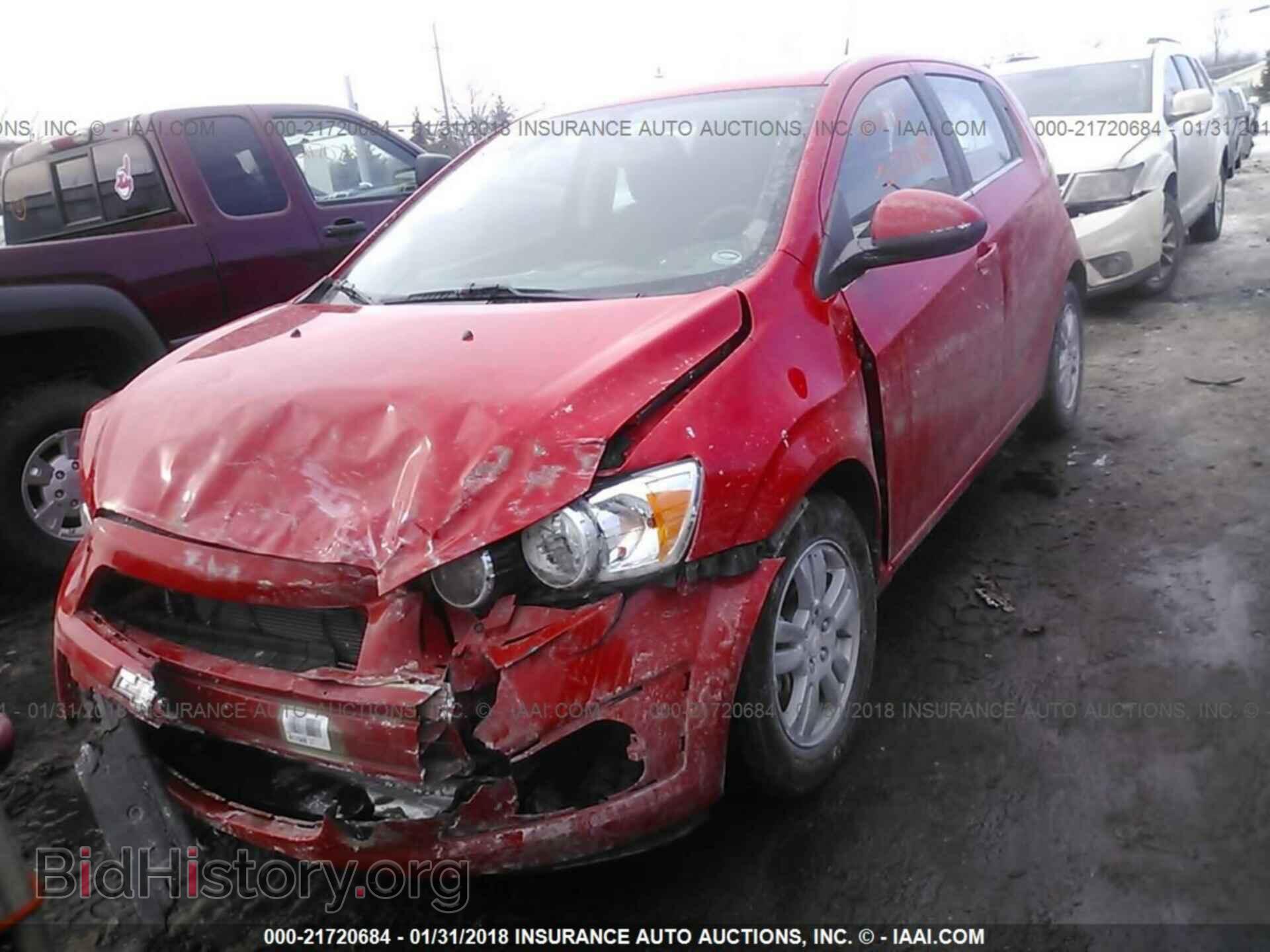 2014 Chevrolet Sonic - VIN: 1G1JC6SH3E4223675 - Фото 2