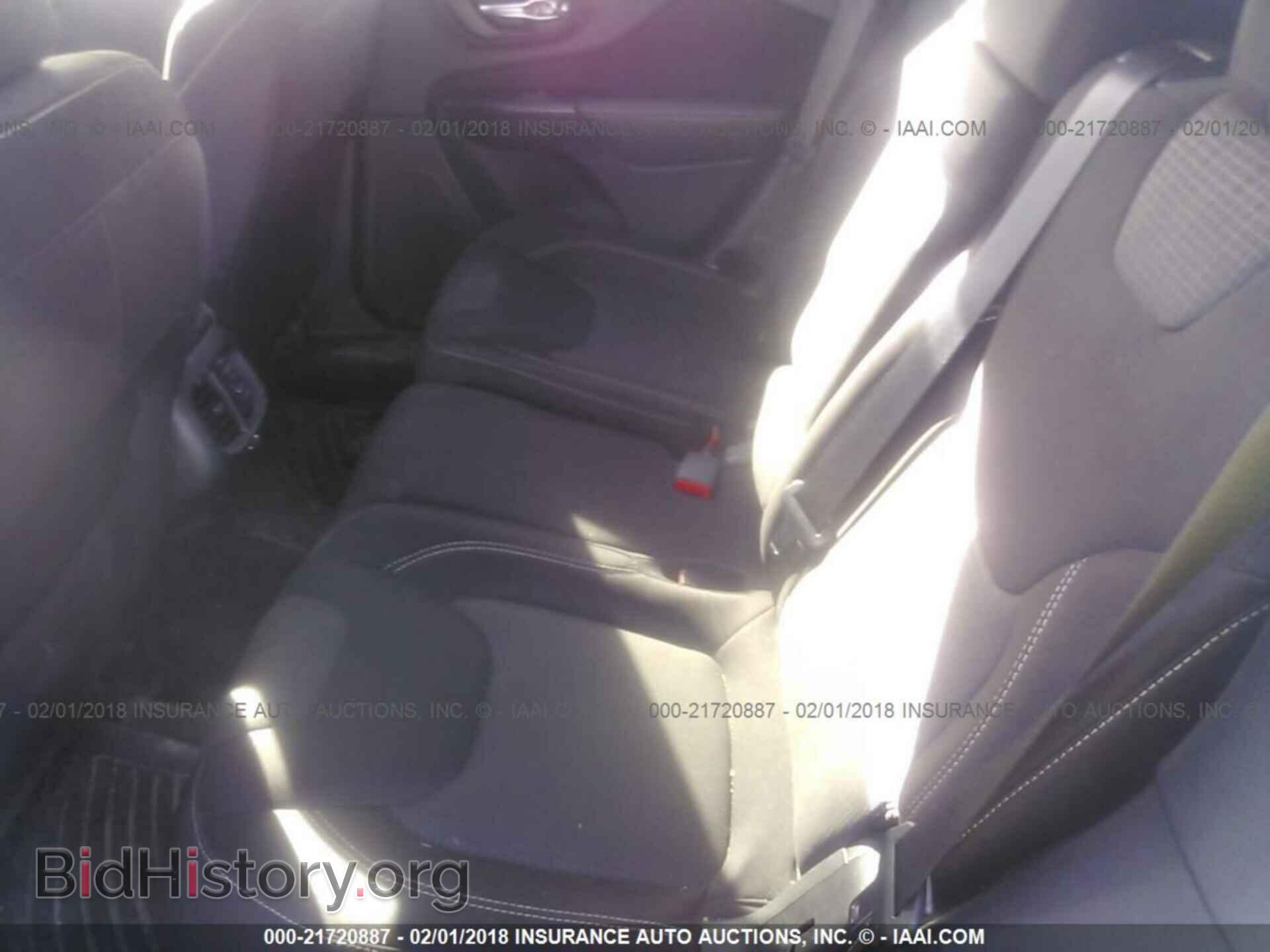 2015 Jeep Cherokee - VIN: 1C4PJMCBXFW734697 - Фото 8