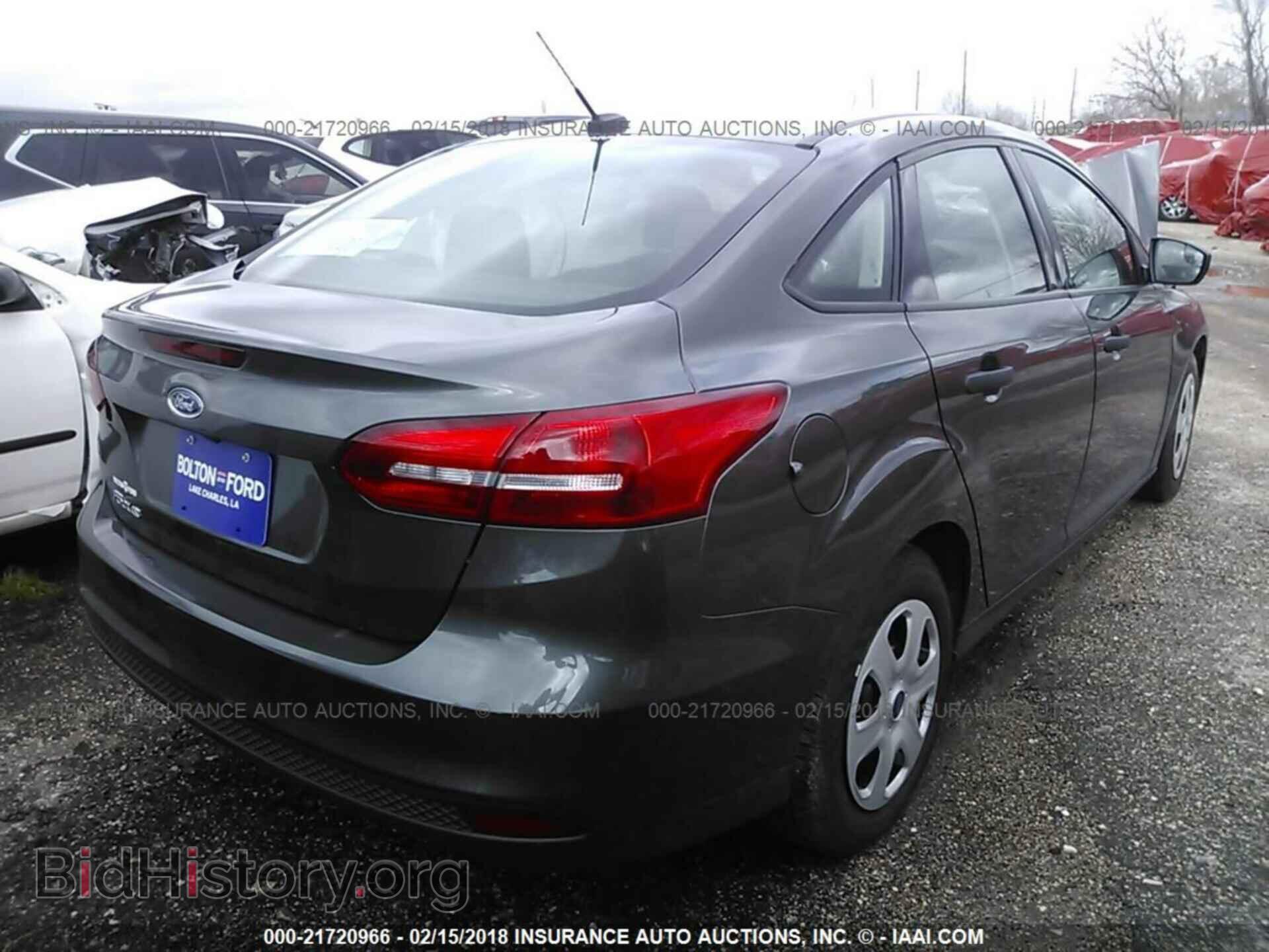 2017 Ford Focus - VIN: 1FADP3E28HL337587 - Photo 4