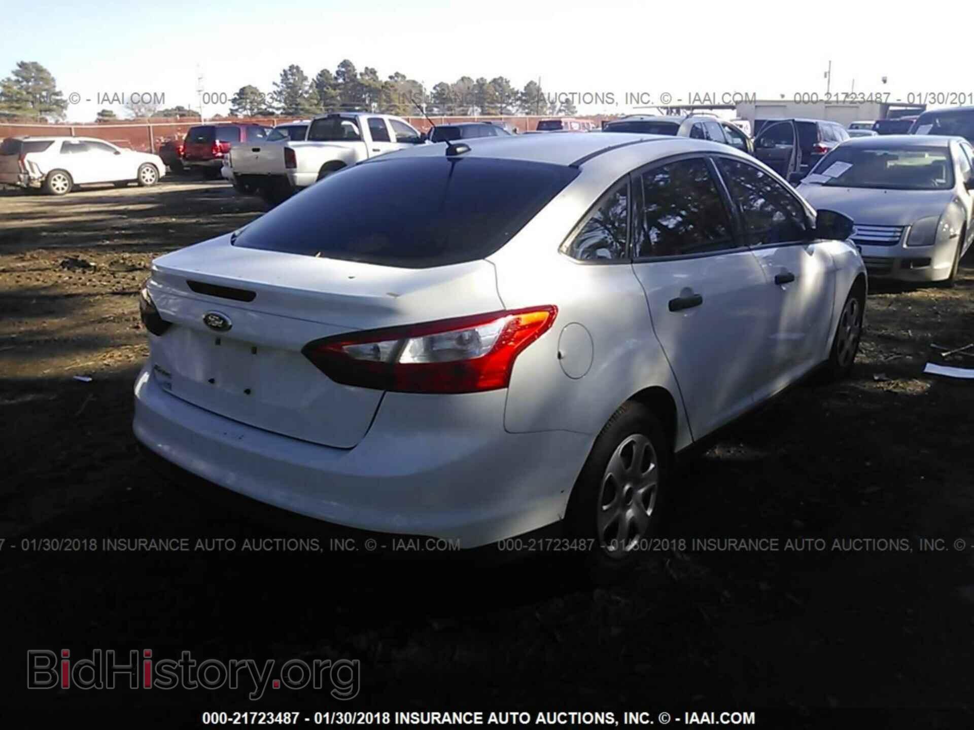 2012 Ford Focus - VIN: 1FAHP3E28CL187961 - Photo 4