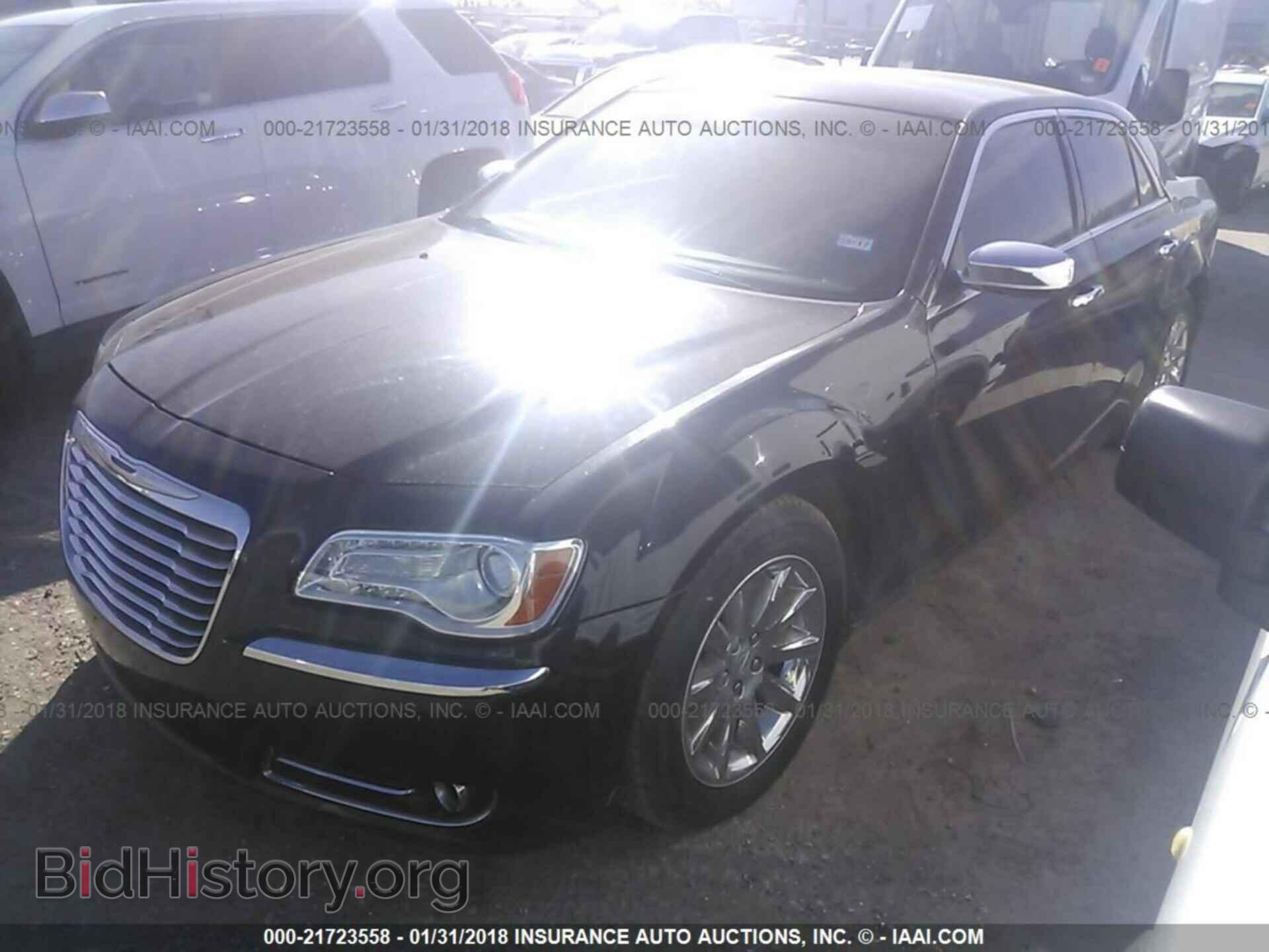 2012 Chrysler 300c - VIN: 2C3CCAET3CH256022 - Photo 2