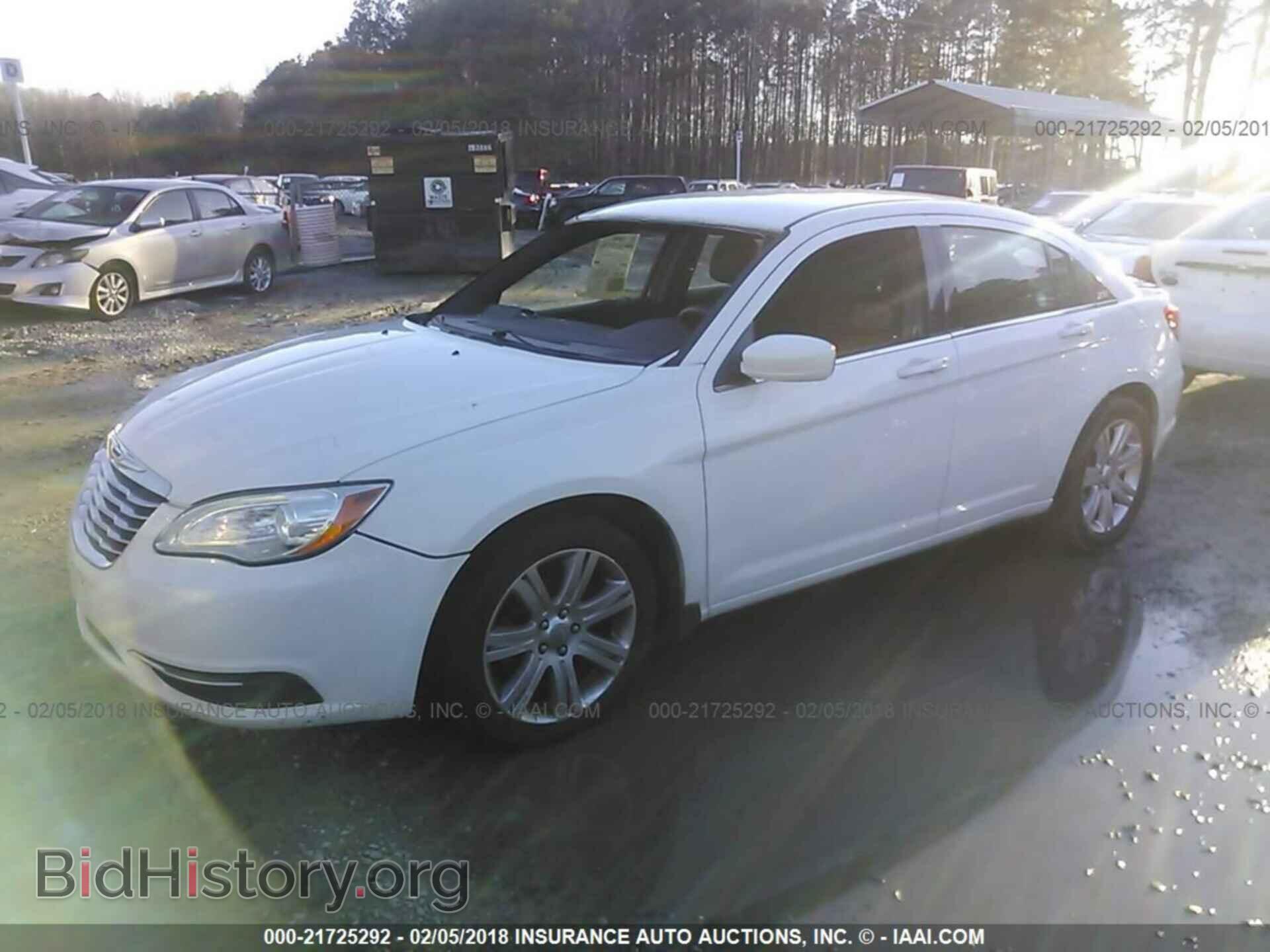 2013 Chrysler 200 - VIN: 1C3CCBAB8DN697835 - Photo 2