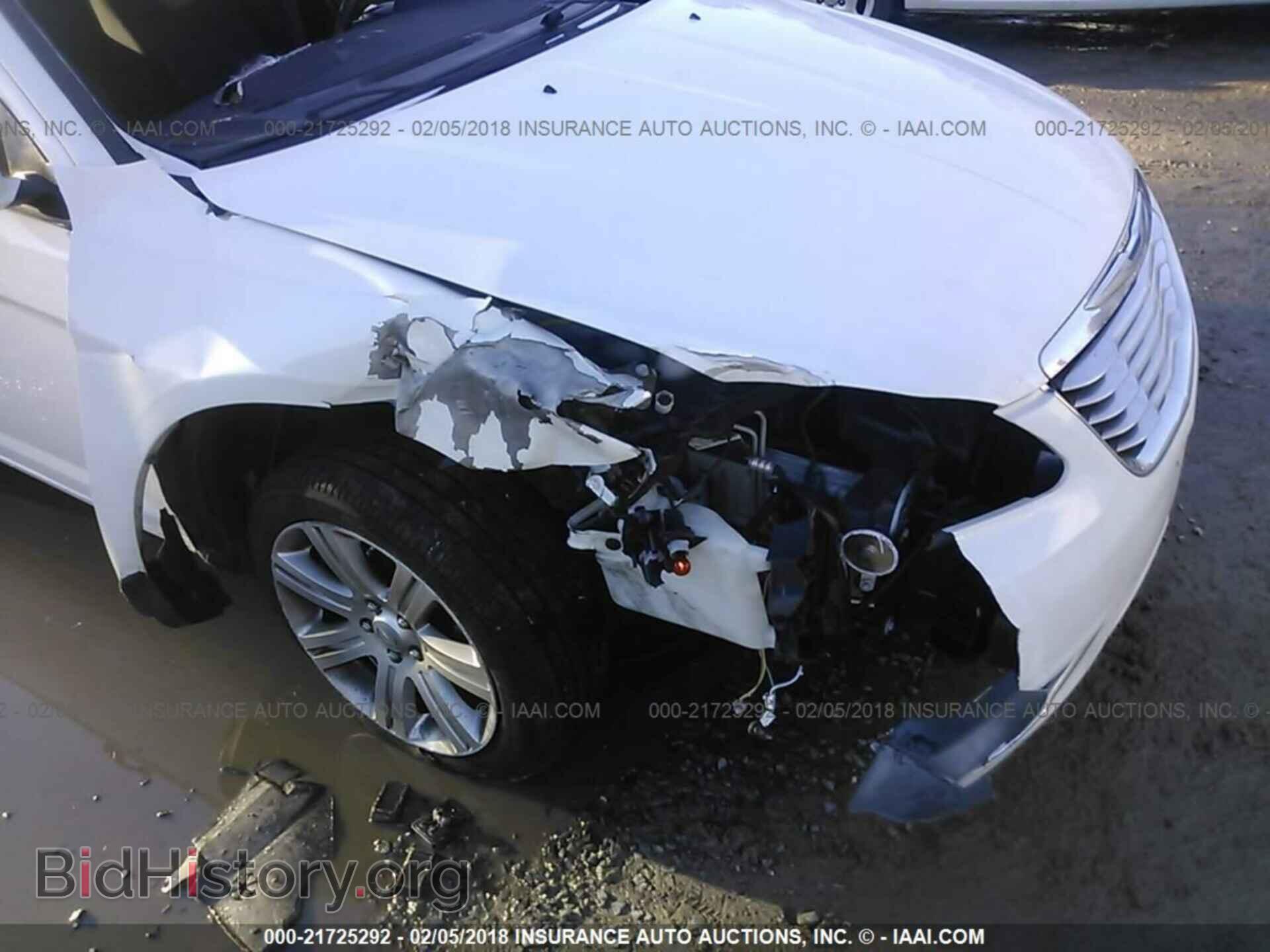 2013 Chrysler 200 - VIN: 1C3CCBAB8DN697835 - Photo 6