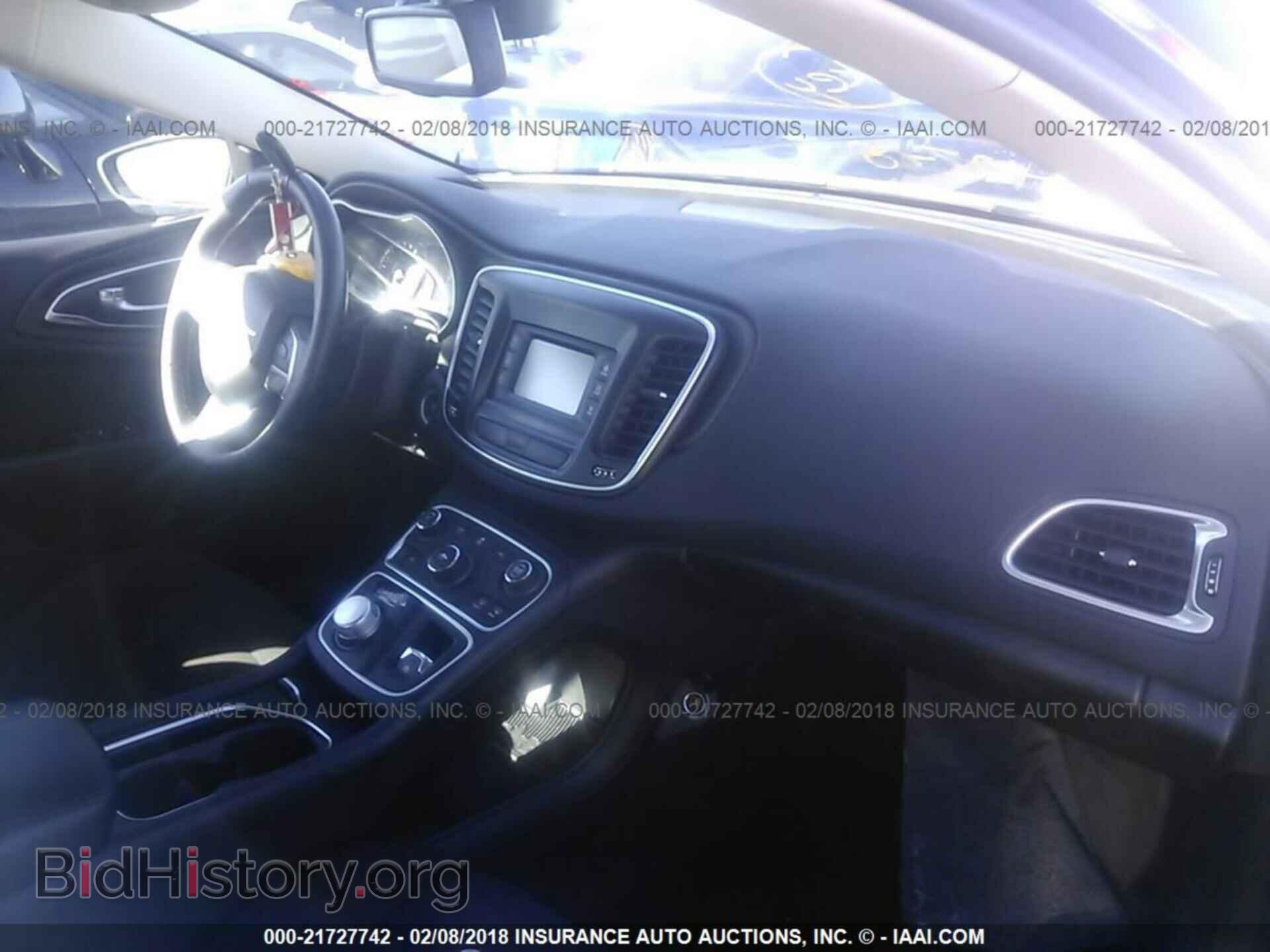 2016 Chrysler 200 - VIN: 1C3CCCFB6GN183310 - Photo 5