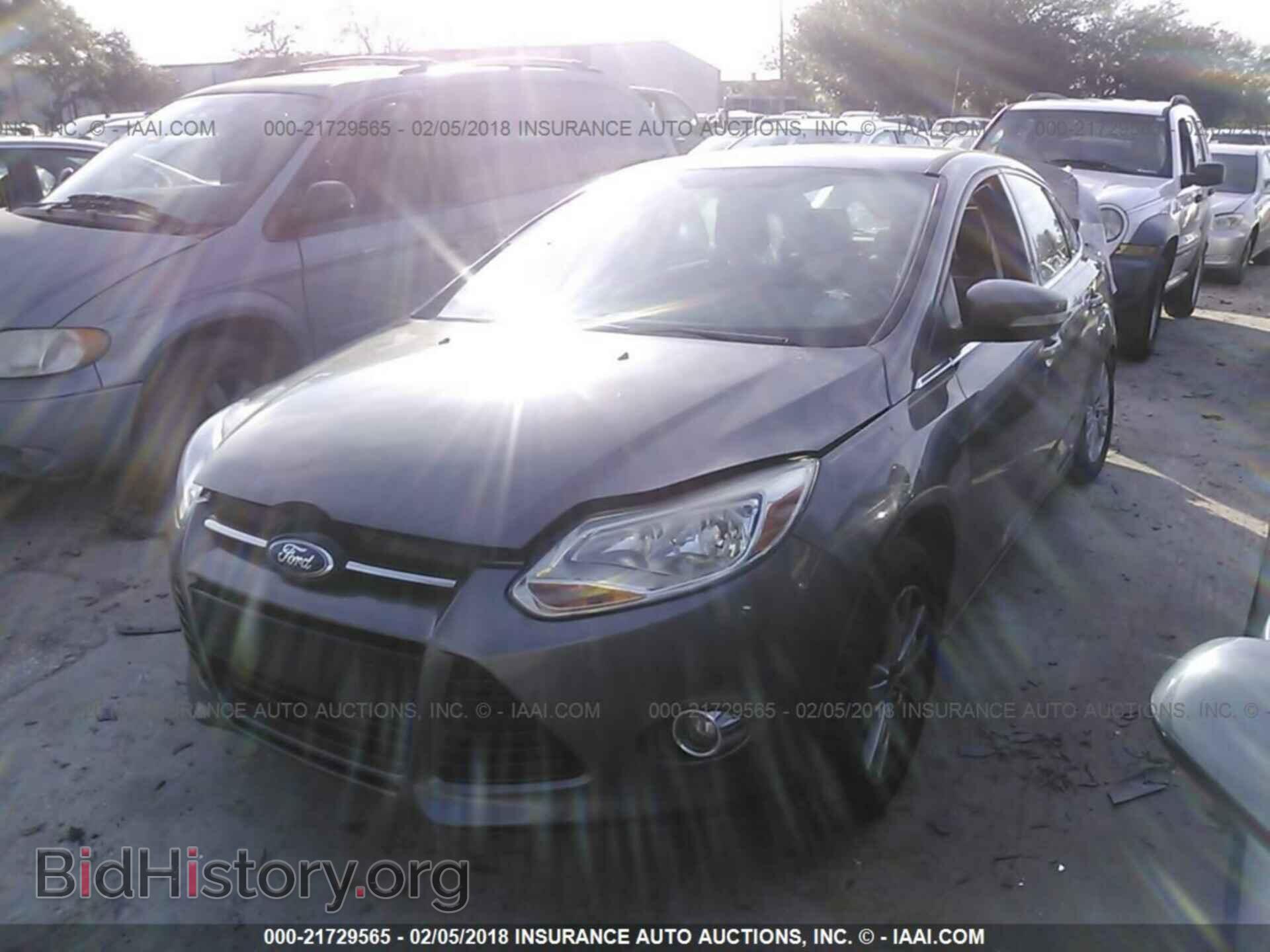 2012 Ford Focus - VIN: 1FAHP3H24CL175818 - Photo 2