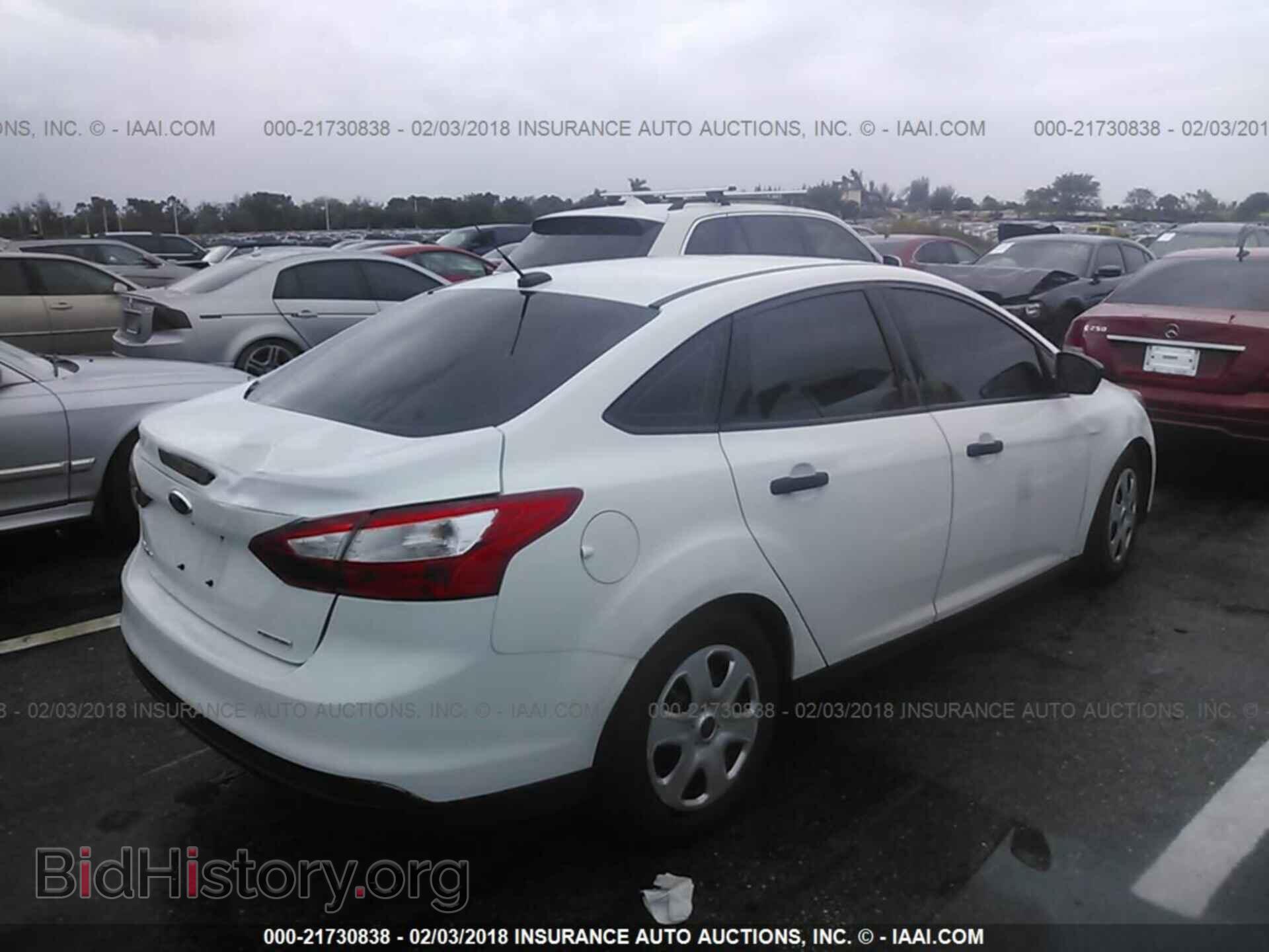 2014 Ford Focus - VIN: 1FADP3E23EL177078 - Photo 4