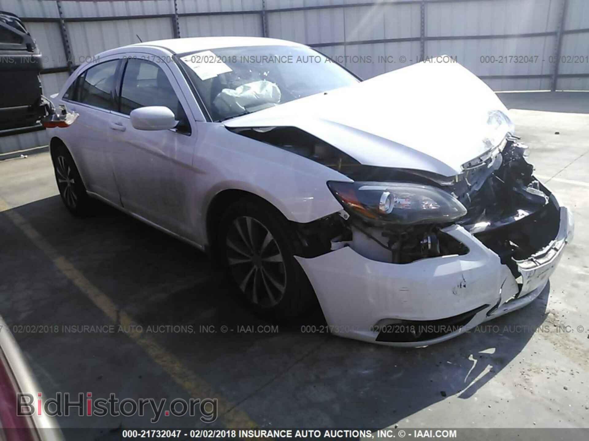Photo 1C3CCBCG5DN520670 - Chrysler 200 2013