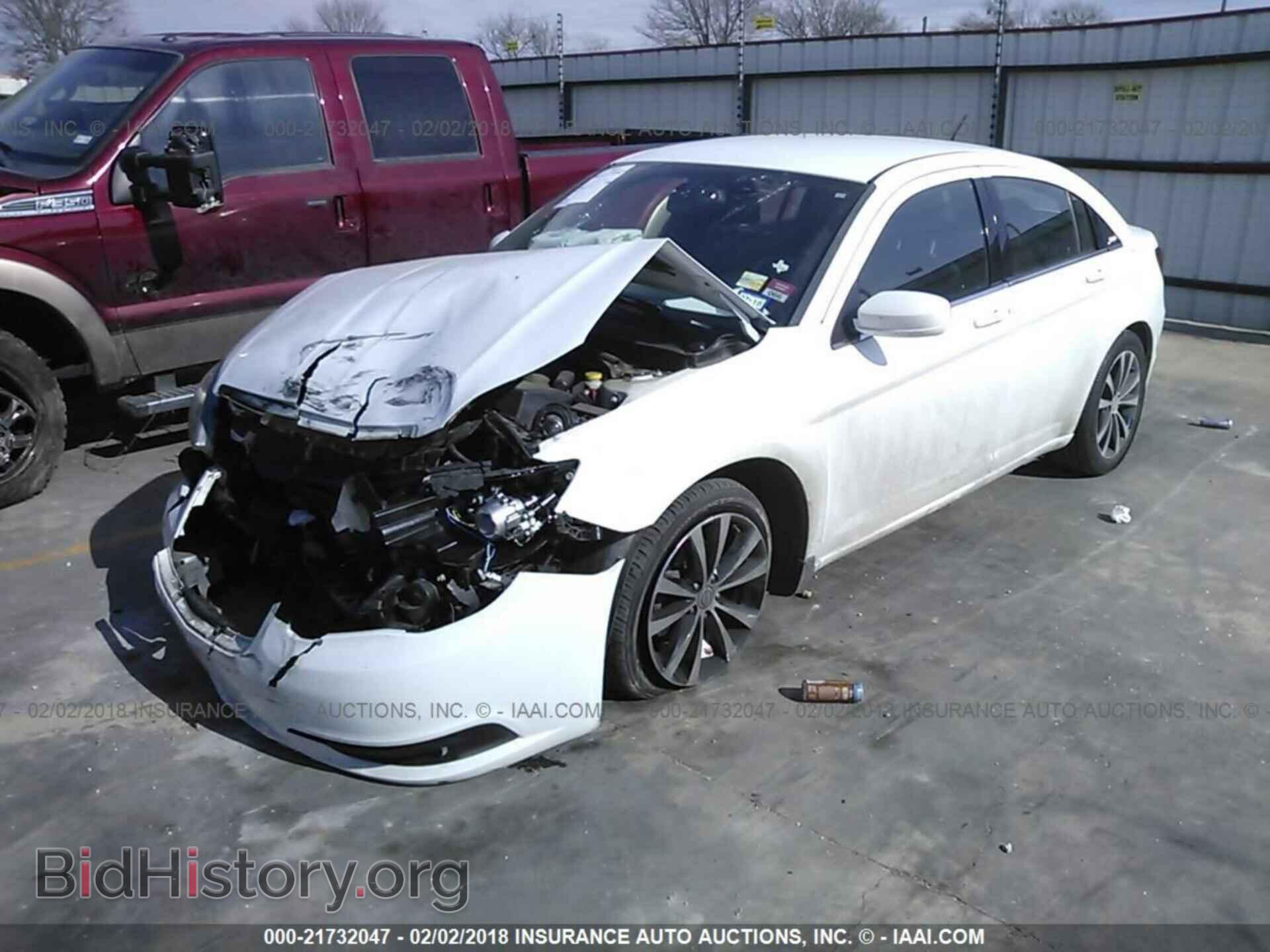 2013 Chrysler 200 - VIN: 1C3CCBCG5DN520670 - Photo 2