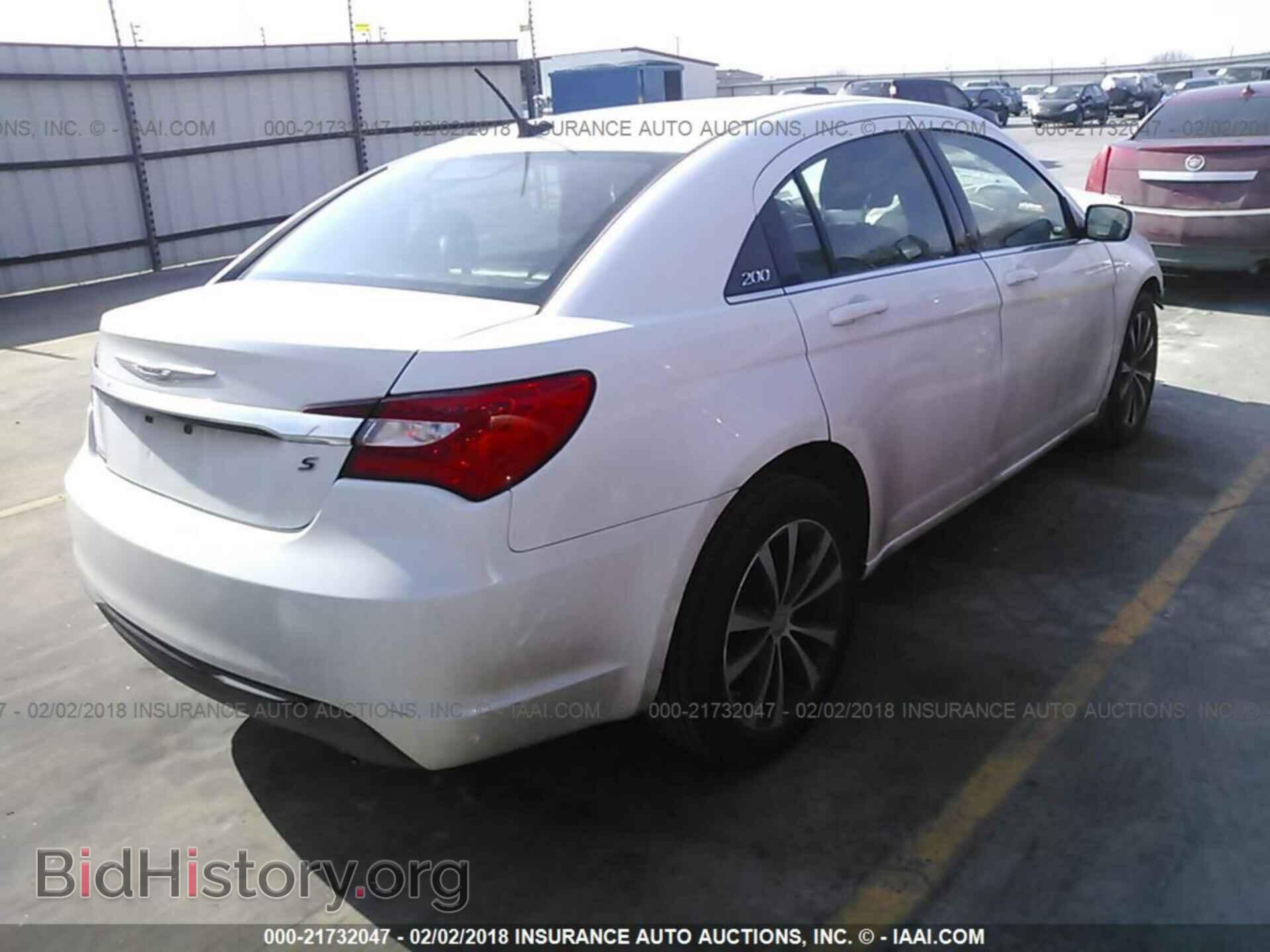 2013 Chrysler 200 - VIN: 1C3CCBCG5DN520670 - Photo 4