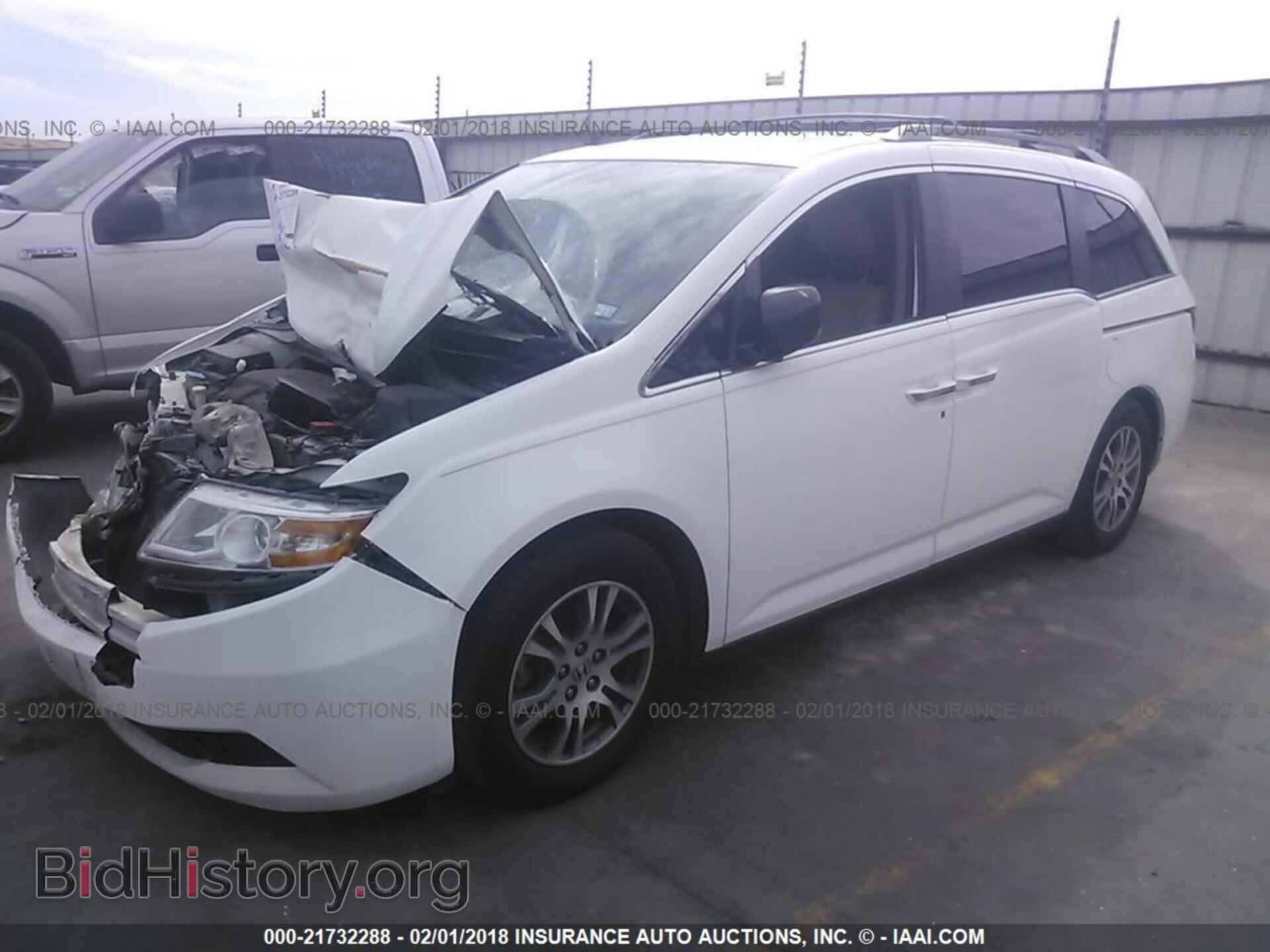 2013 Honda Odyssey - VIN: 5FNRL5H68DB090610 - Фото 2