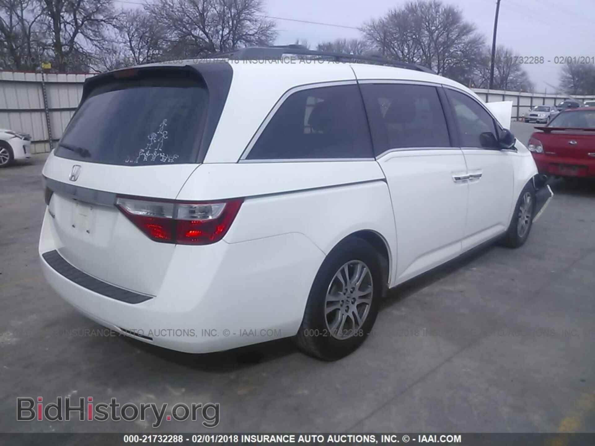 2013 Honda Odyssey - VIN: 5FNRL5H68DB090610 - Фото 4
