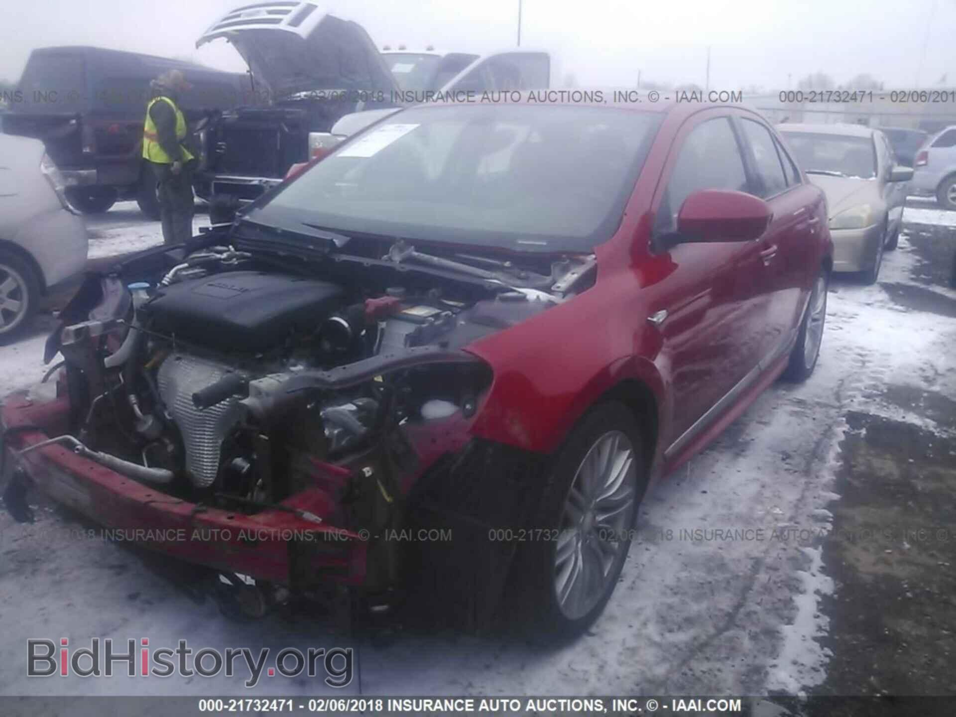 2011 Suzuki Kizashi - VIN: JS2RF9A87B6110743 - Photo 2