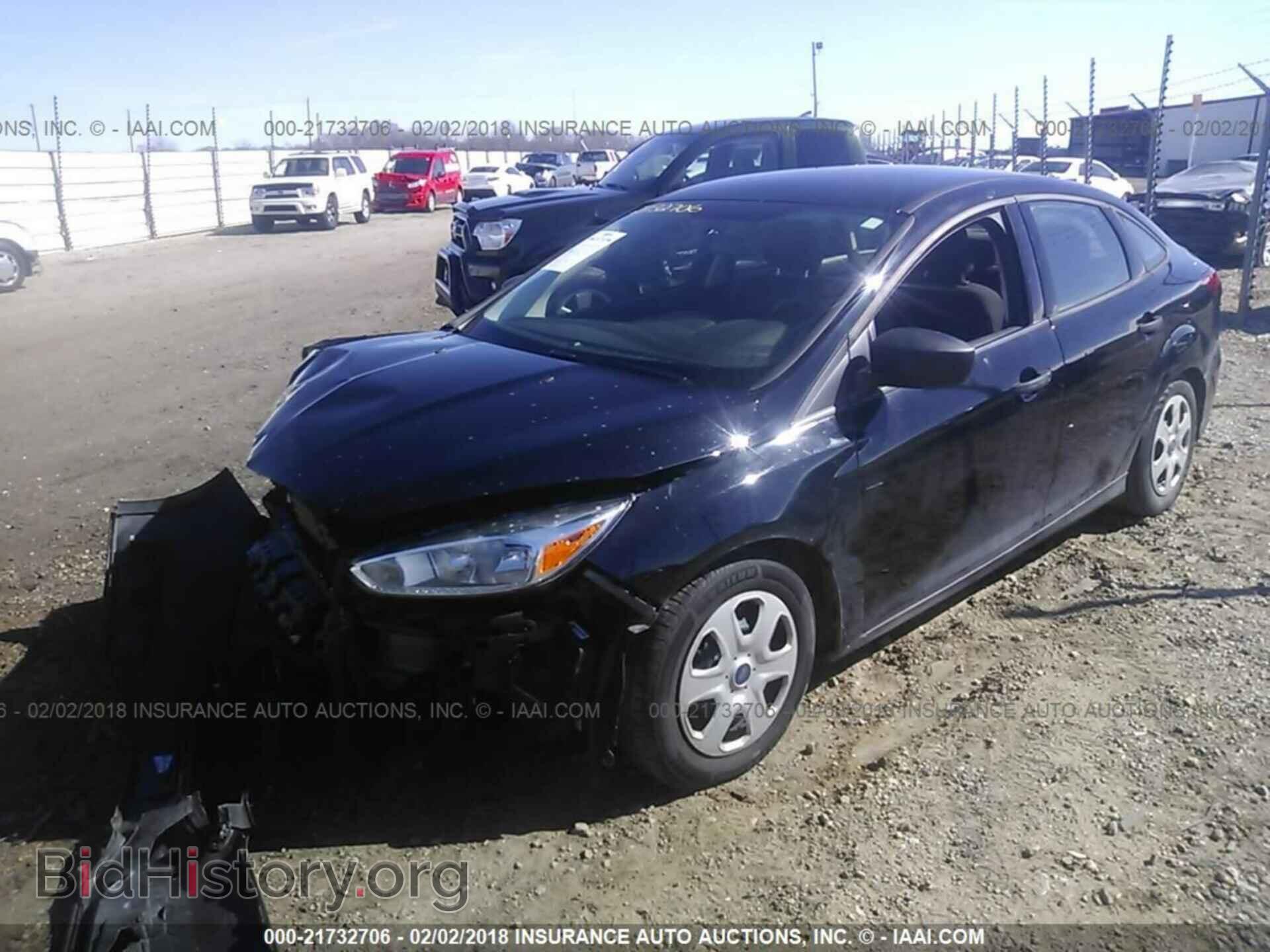 2016 Ford Focus - VIN: 1FADP3E21GL352589 - Photo 2